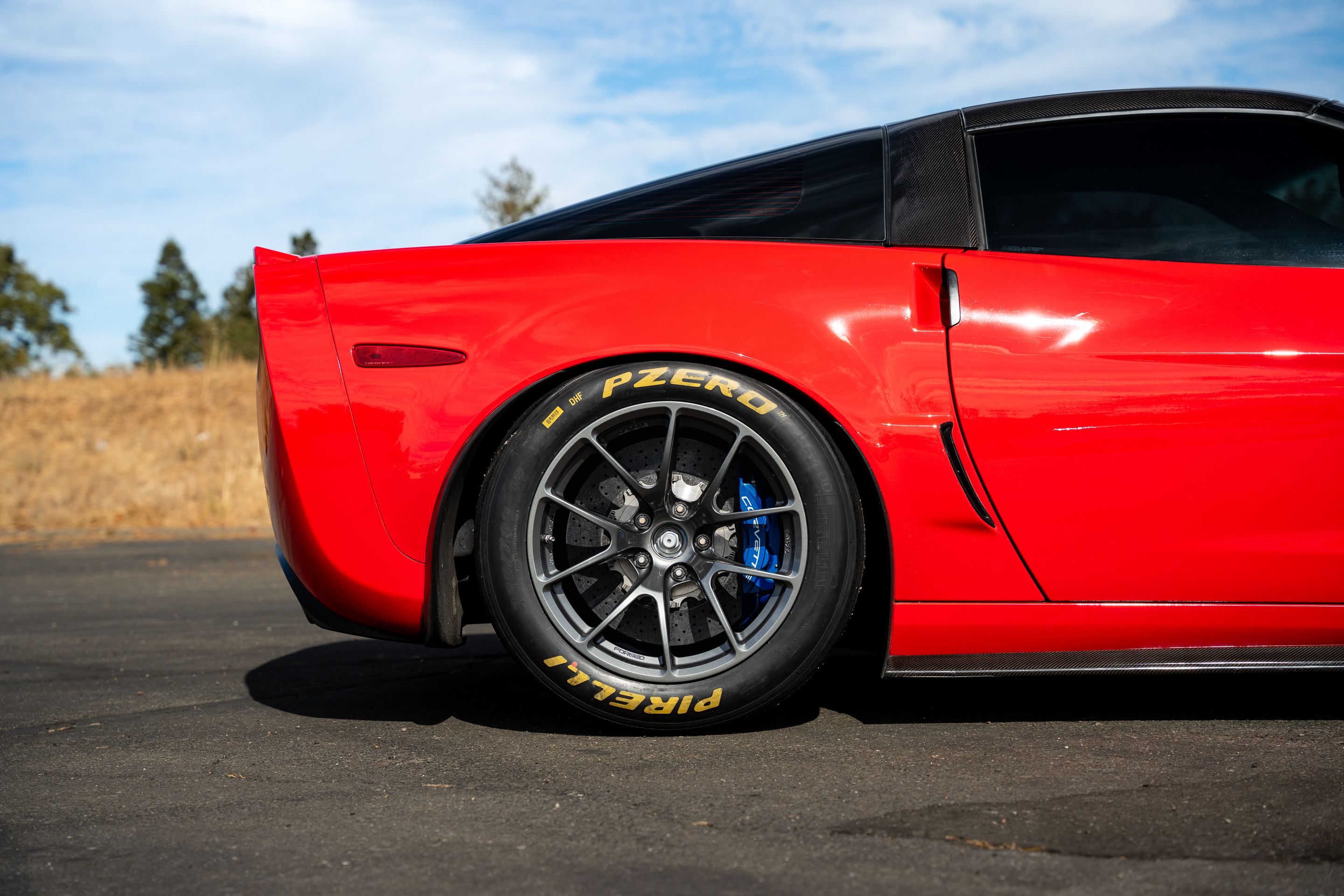 Red Chevrolet C6 Corvette ZR-1 with 18" VS-5RE Apex wheels in Anthracite