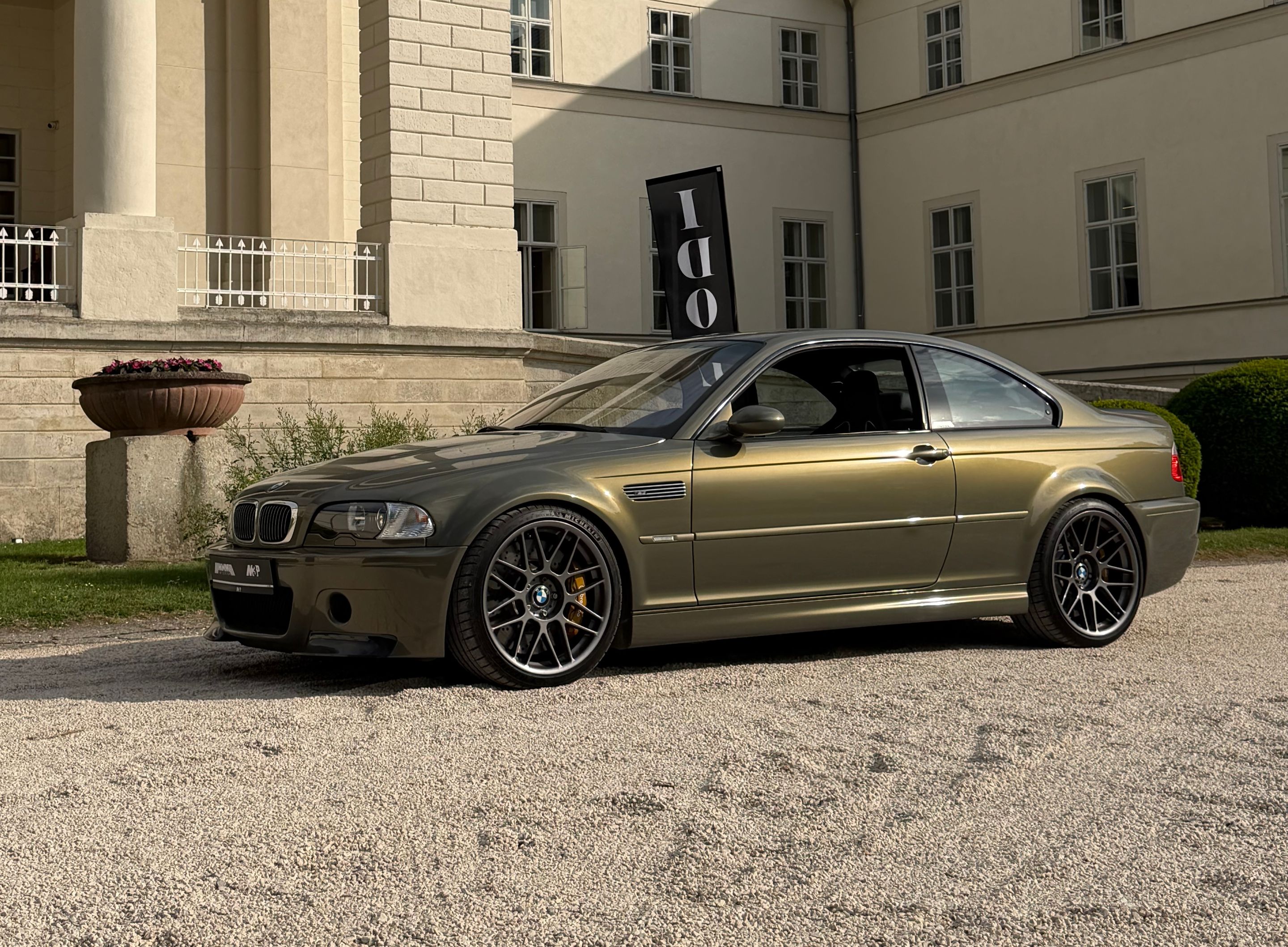 Multicolor BMW E46 M3 with 19" ARC-8 Apex wheels in Anthracite