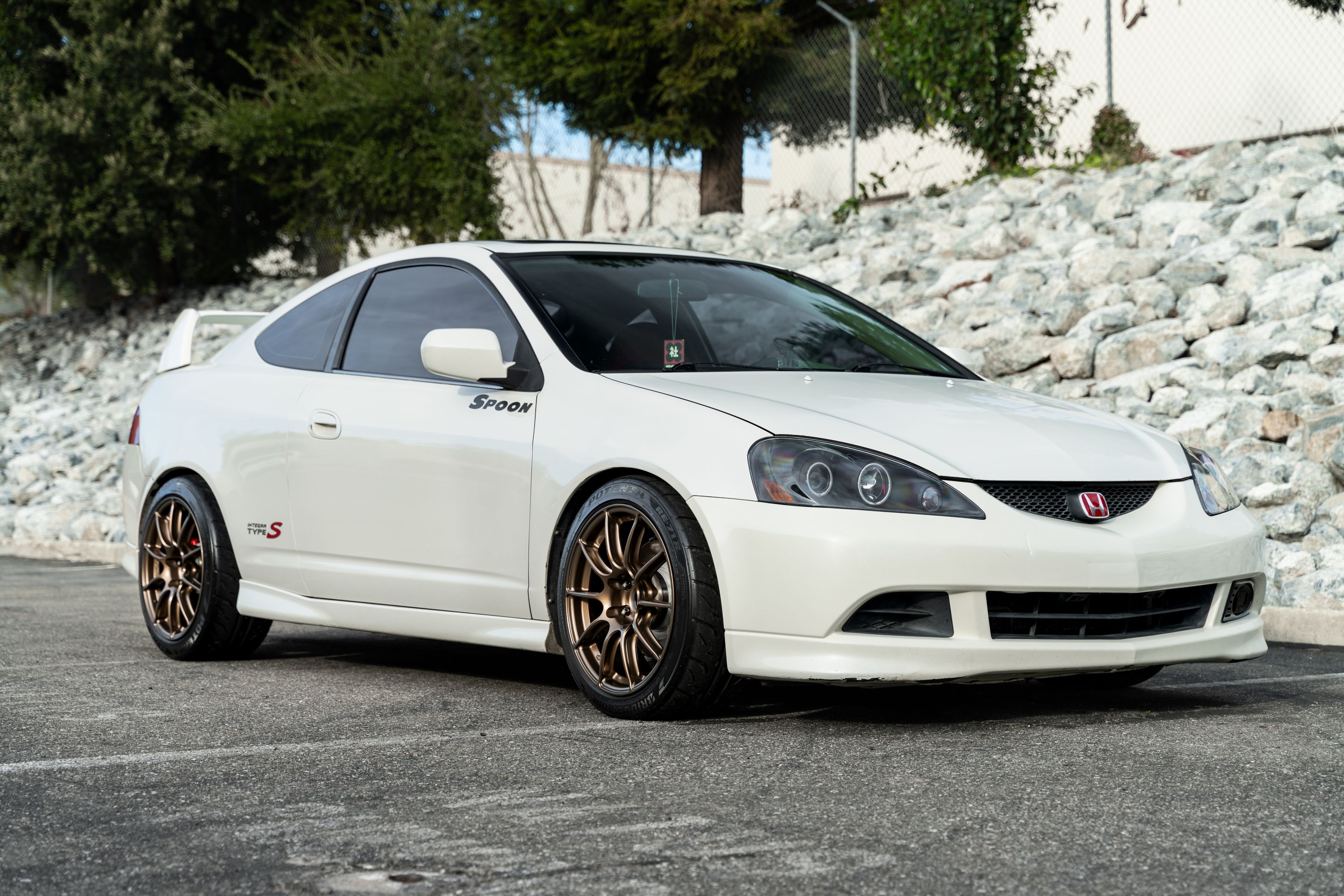 White Acura DC5 RSX with 17" SM-10RS Apex wheels in Satin Bronze