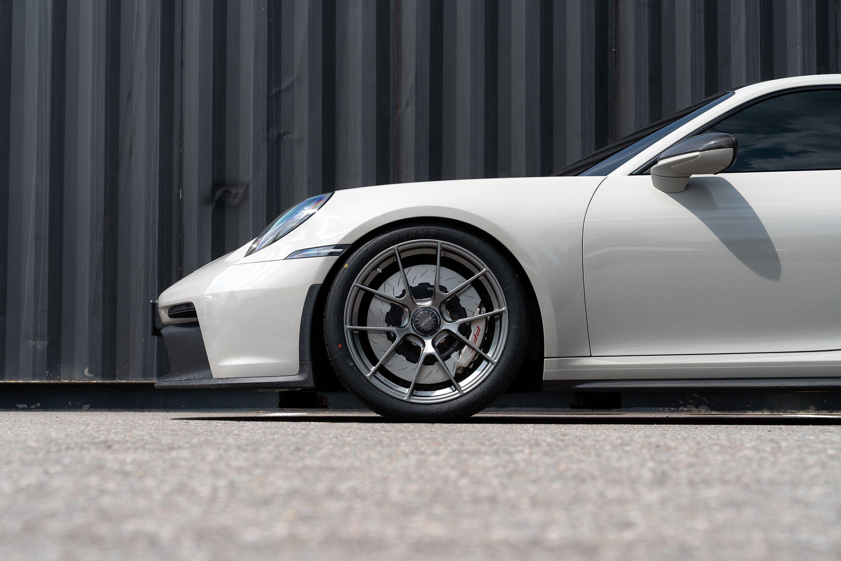 Grey Porsche 911 992.1 GT3 with 20"/21" VS-5RS Apex wheels in Anthracite