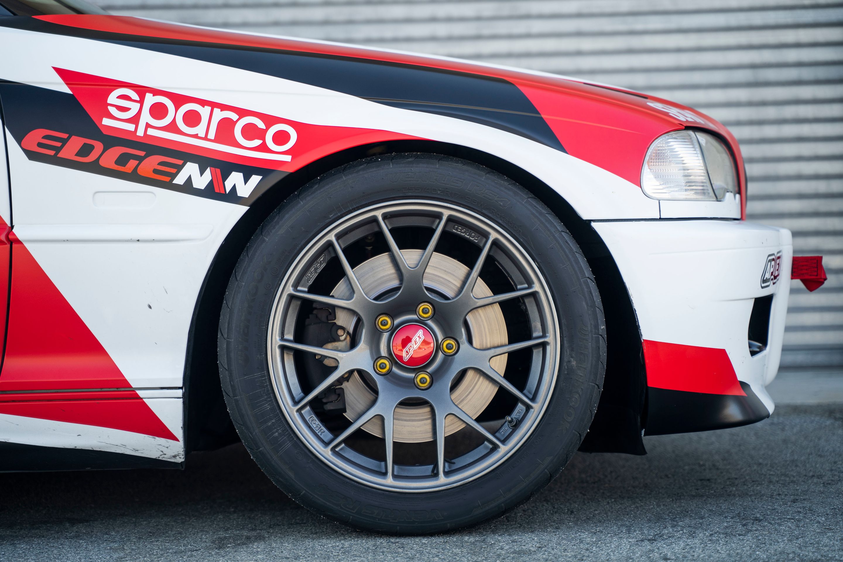 Multicolor BMW Spec E46 with 17" EC-7R Apex wheels in Anthracite