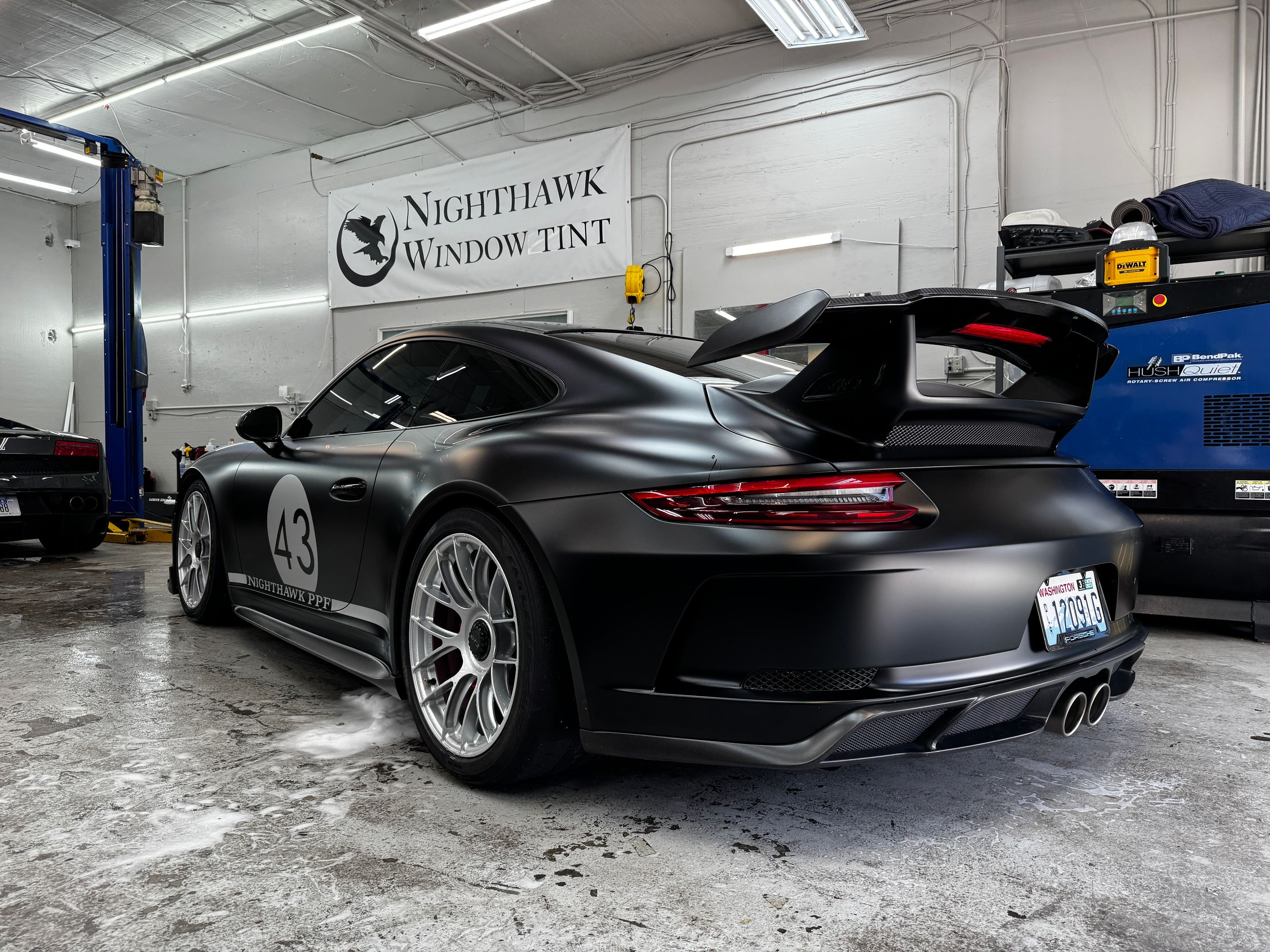 Black Porsche 911 991.2 GT3 with 19" EC-7RS Apex wheels in Race Silver