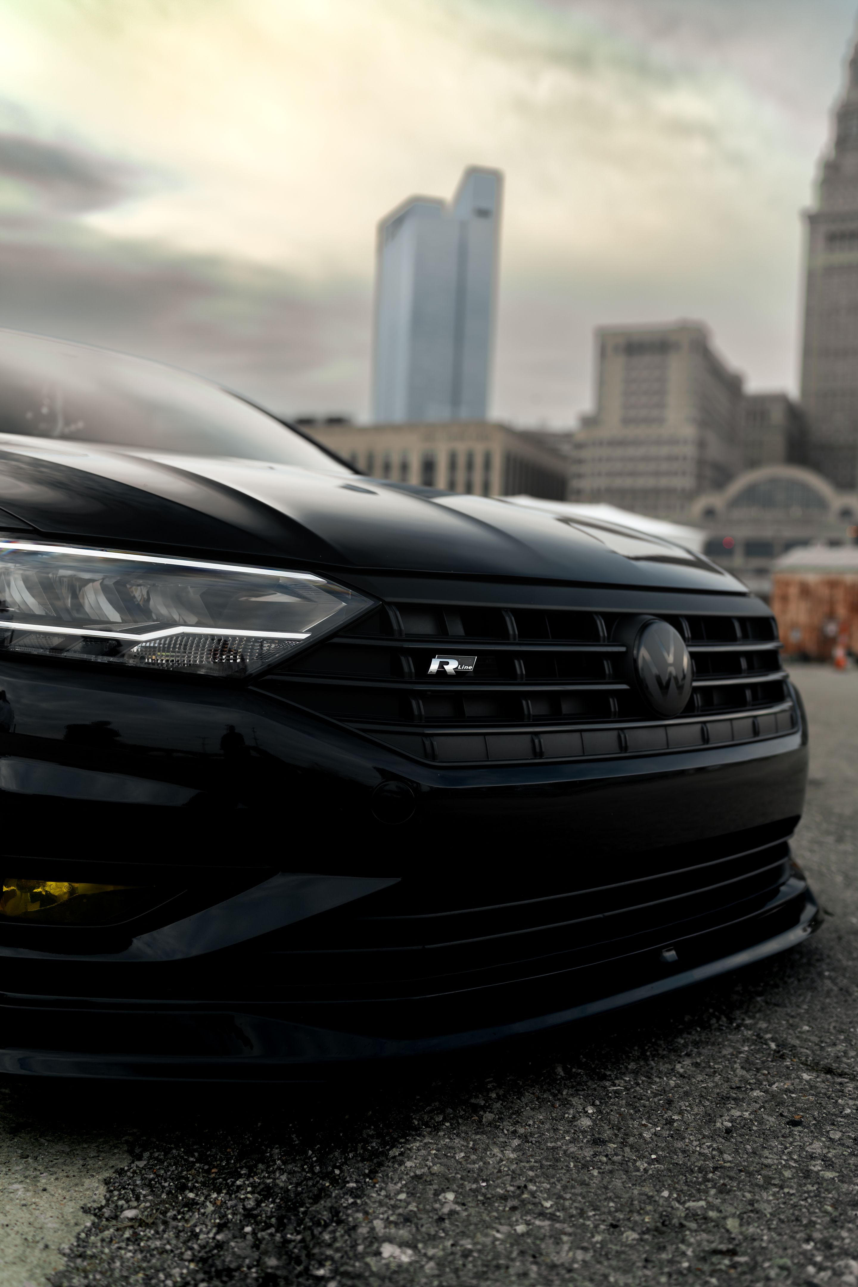 Black VW MK7 Jetta with 19" ML-10RT Apex wheels in Machined Lip Race Silver