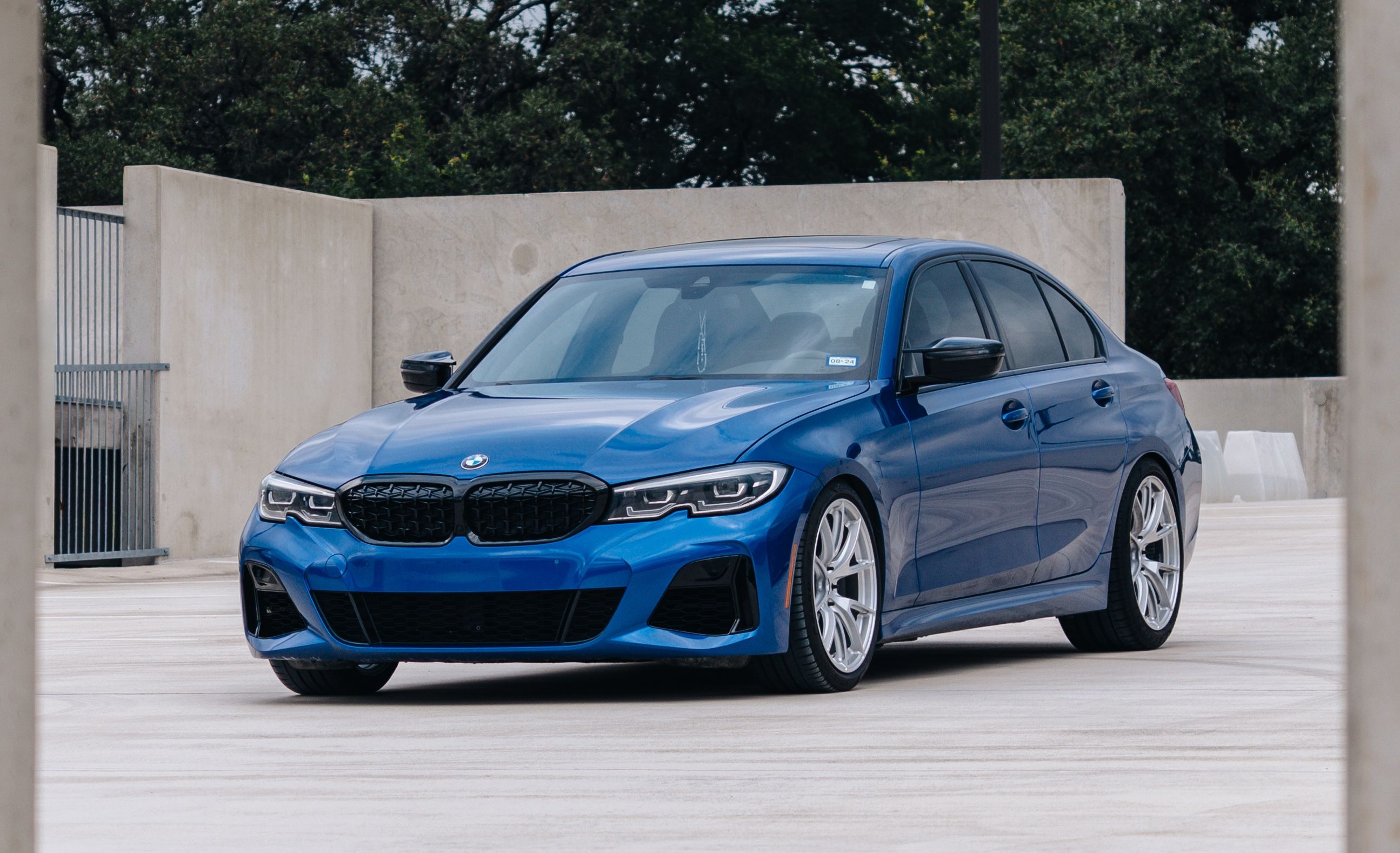Blue BMW G20 Sedan 3 Series with 19" VS-5 Apex wheels in Race Silver