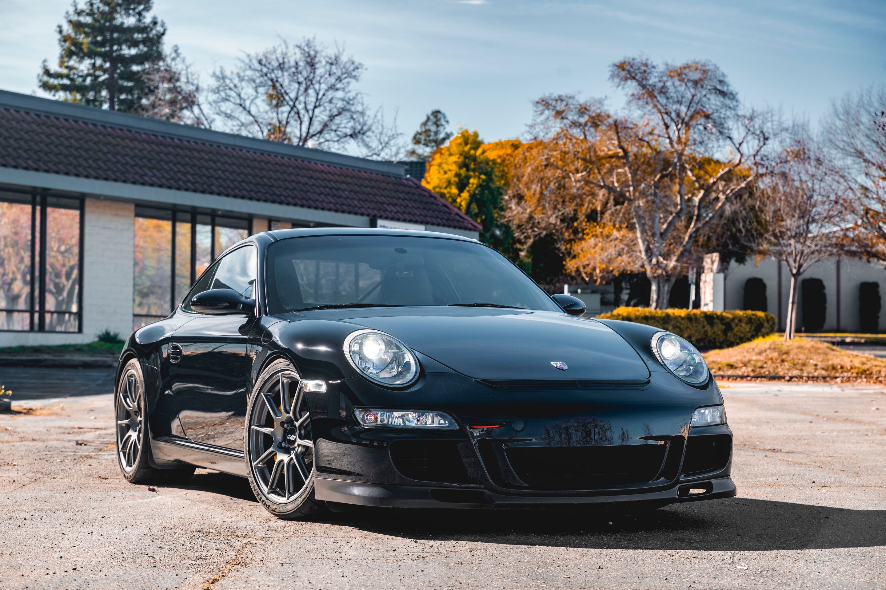 Black Porsche 911 997 Carrera S with 19" SM-10 Apex wheels in Anthracite