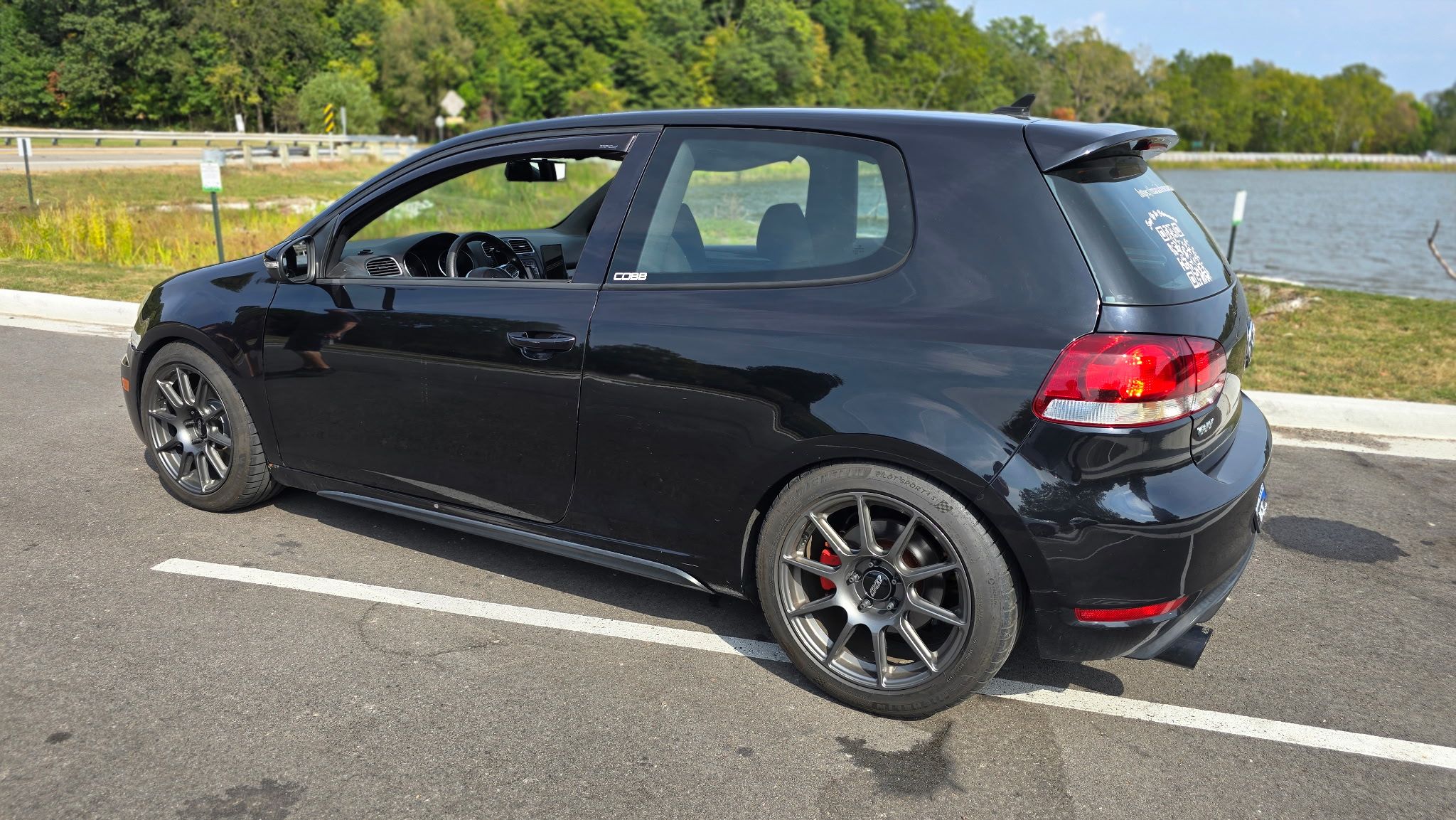 Black VW MK6 GTI with 17" SM-10 Apex wheels in Anthracite