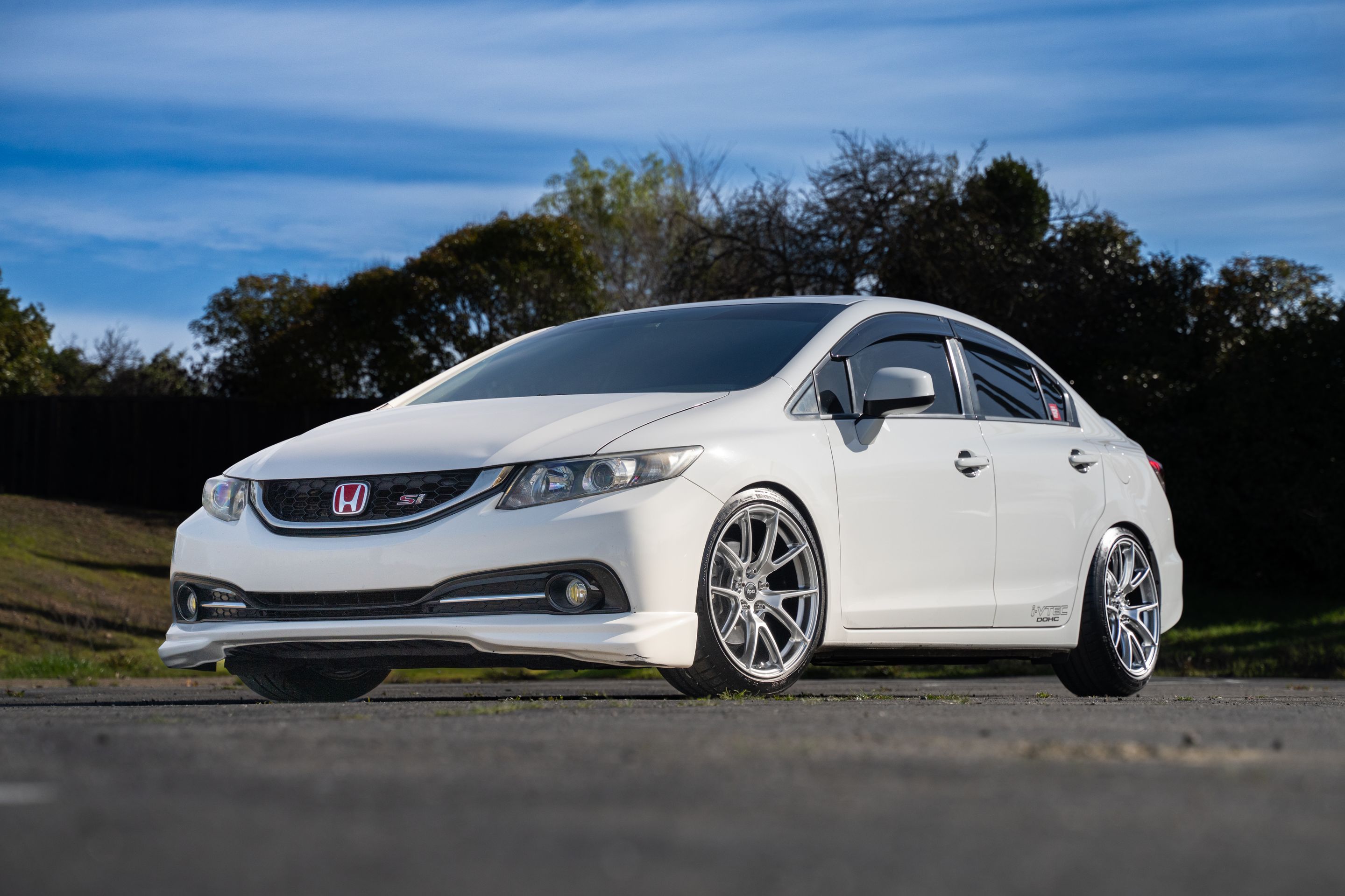 White Honda 9th Gen Civic with 18" VS-5 Apex wheels in Hyper Black