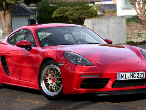 Red Porsche Cayman - ML-10RT in Machined Lip Gloss Motorsport Gold