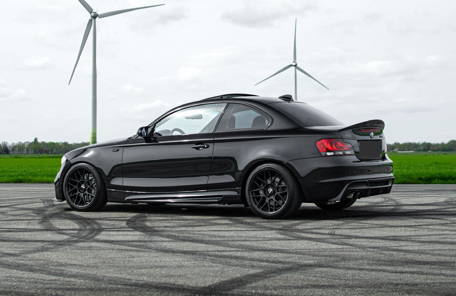 Black BMW E82 Coupe 1 Series with 18" ARC-8 Apex wheels in Satin Black