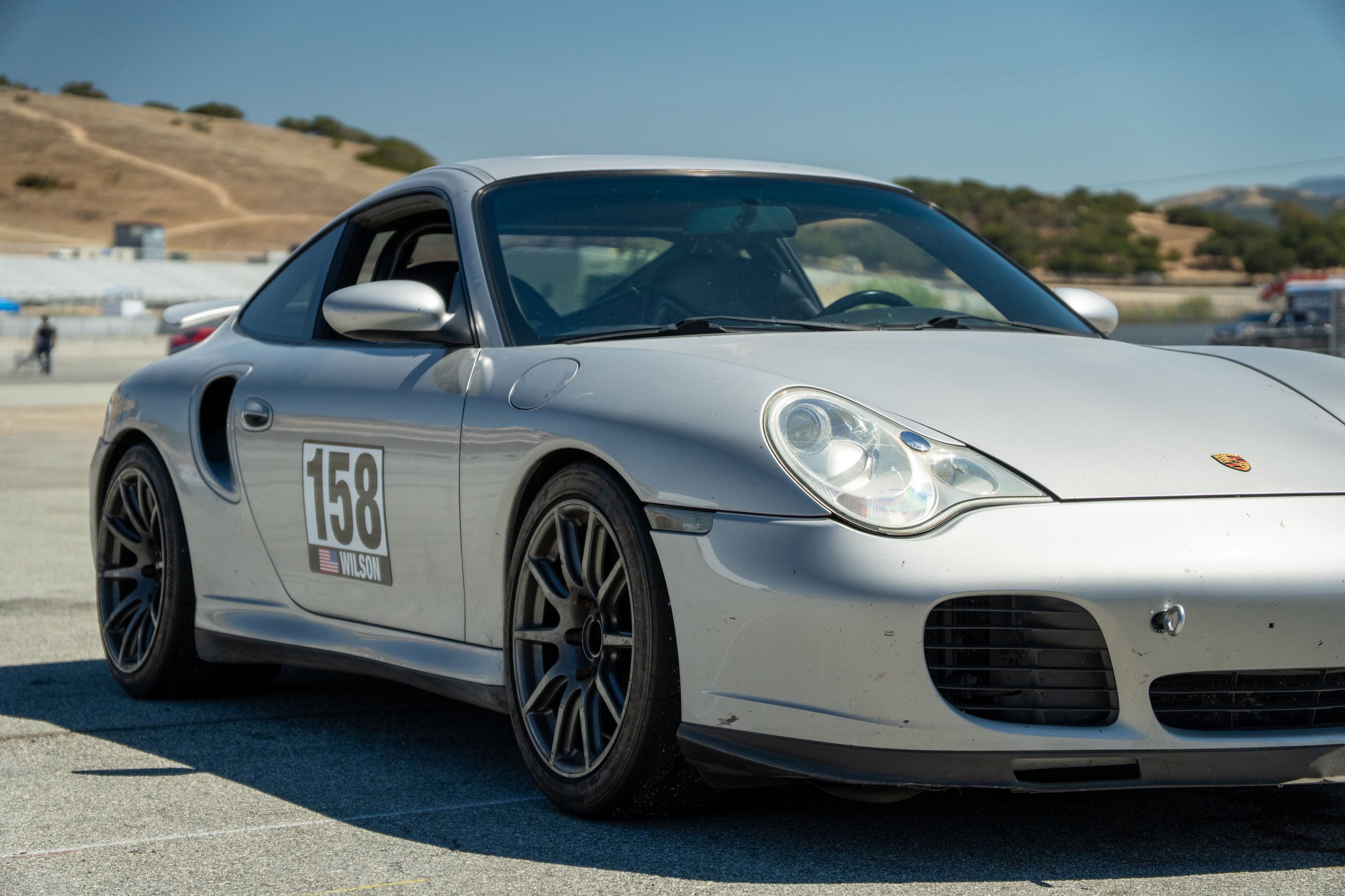 Silver Porsche 911 996 Turbo with 18" SM-10 Apex wheels in Anthracite
