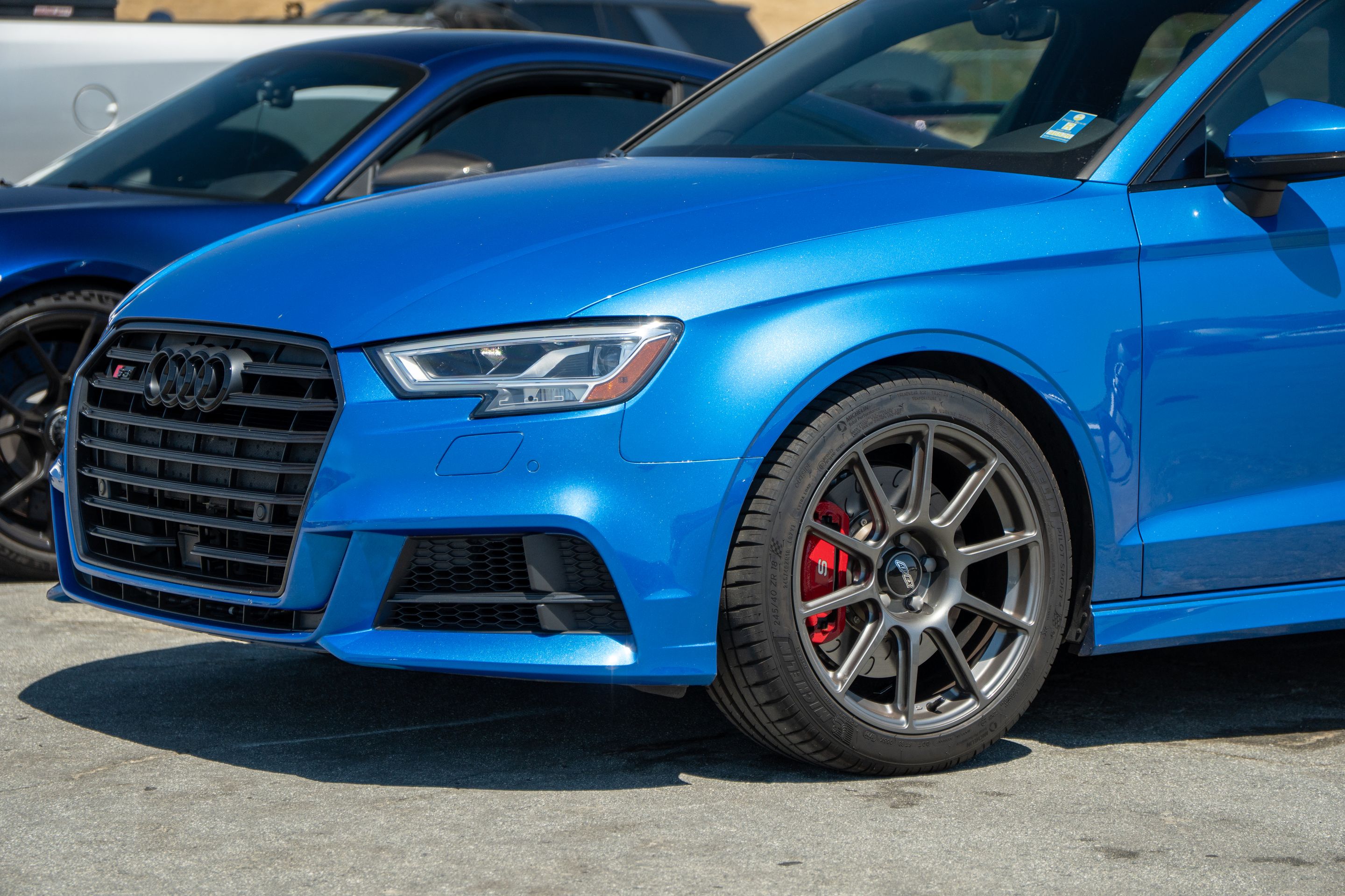Blue Audi 8V S3 with 18" SM-10 Apex wheels in Anthracite