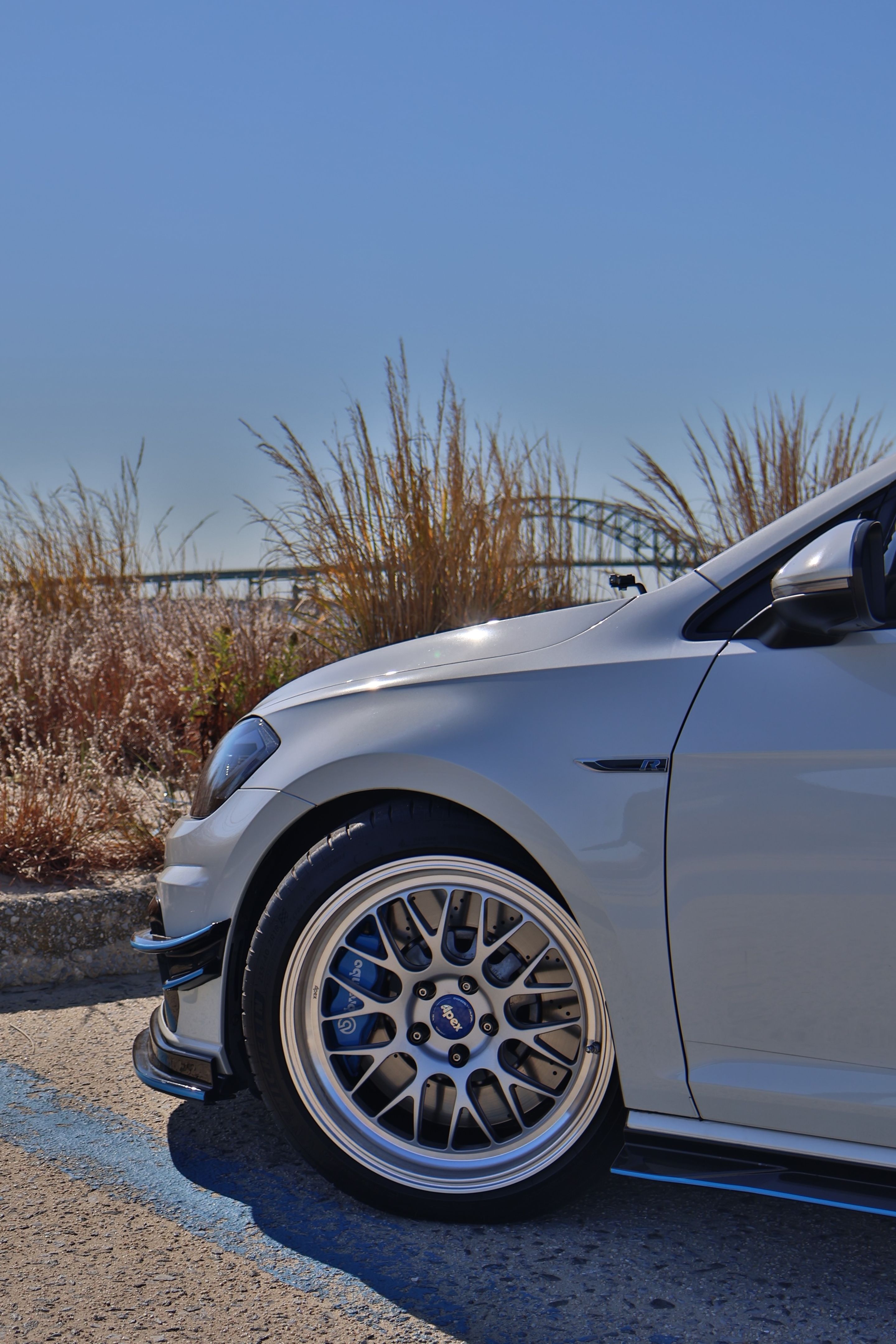 White VW MK7 Golf R with 18" ML-10RT Apex wheels in Machined Lip Brushed Clear