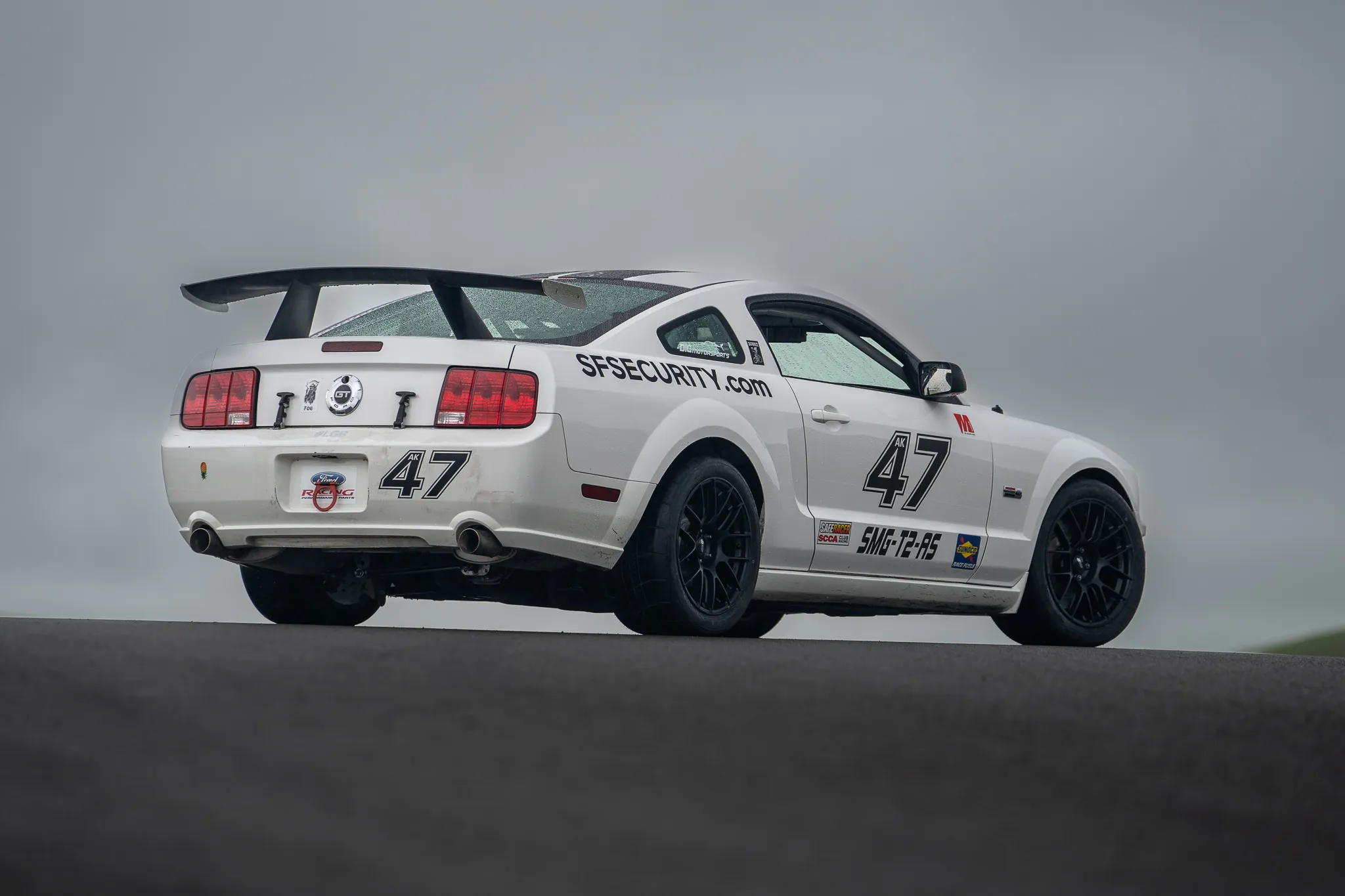 Ford S197 Mustang GT with 18