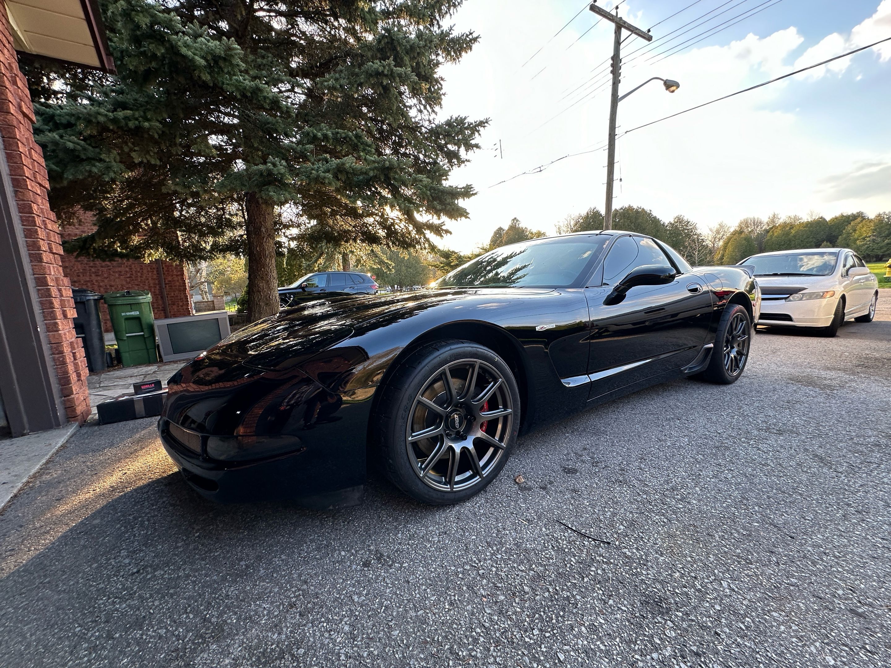 Black Chevrolet C5 Corvette Base/Z51 with 18" SM-10 Apex wheels in Anthracite