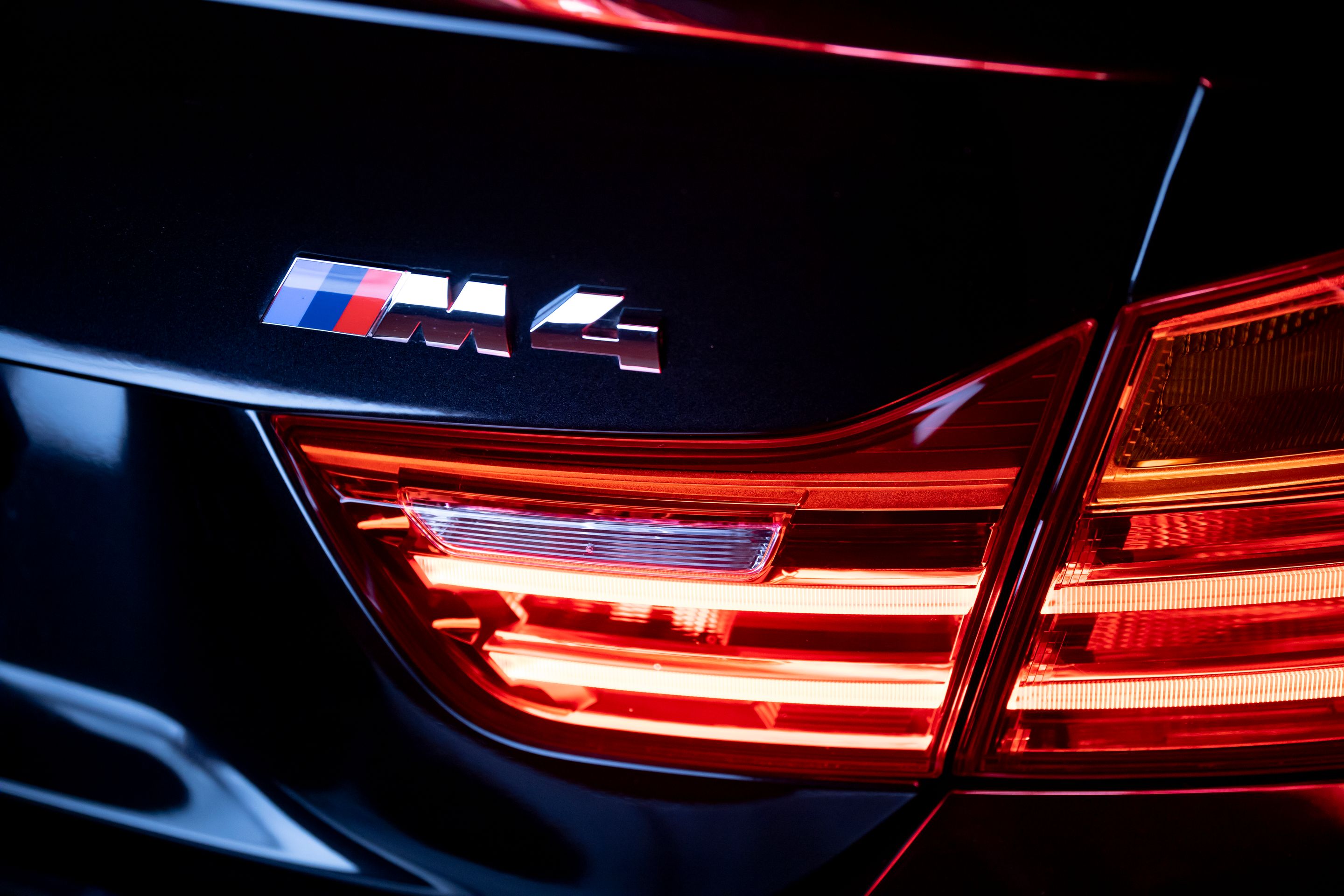 Black BMW F82 Coupe M4 with 19" SM-10 Apex wheels in Anthracite