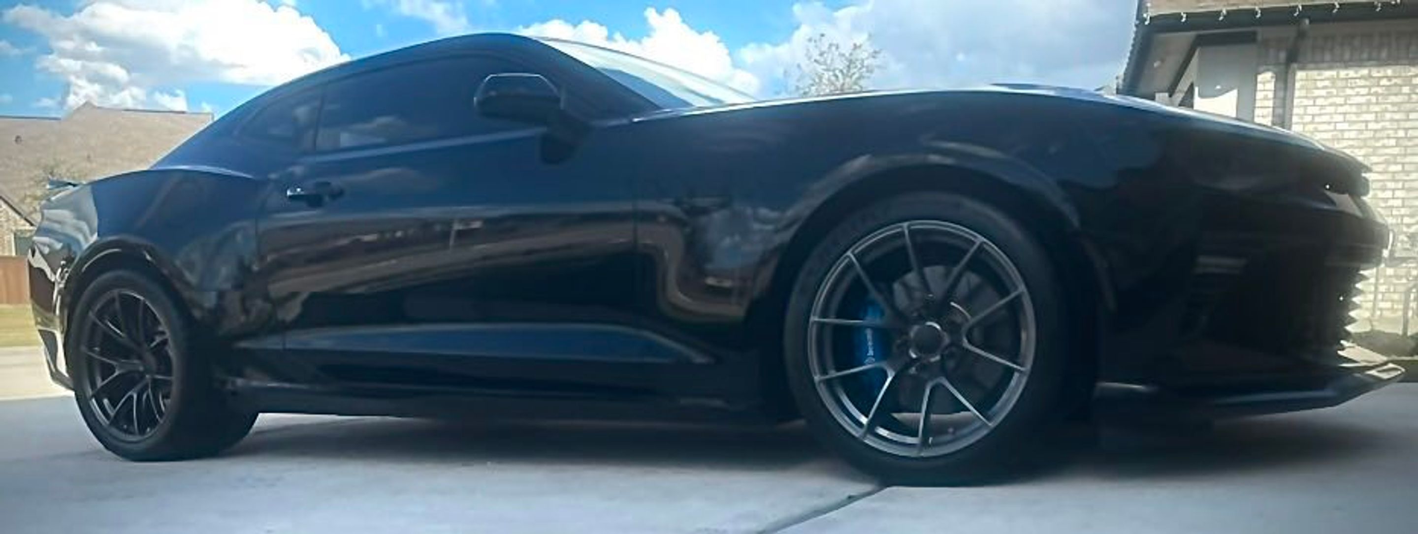 Black Chevrolet 6th Gen Camaro SS with 19" VS-5RS Apex wheels in Anthracite