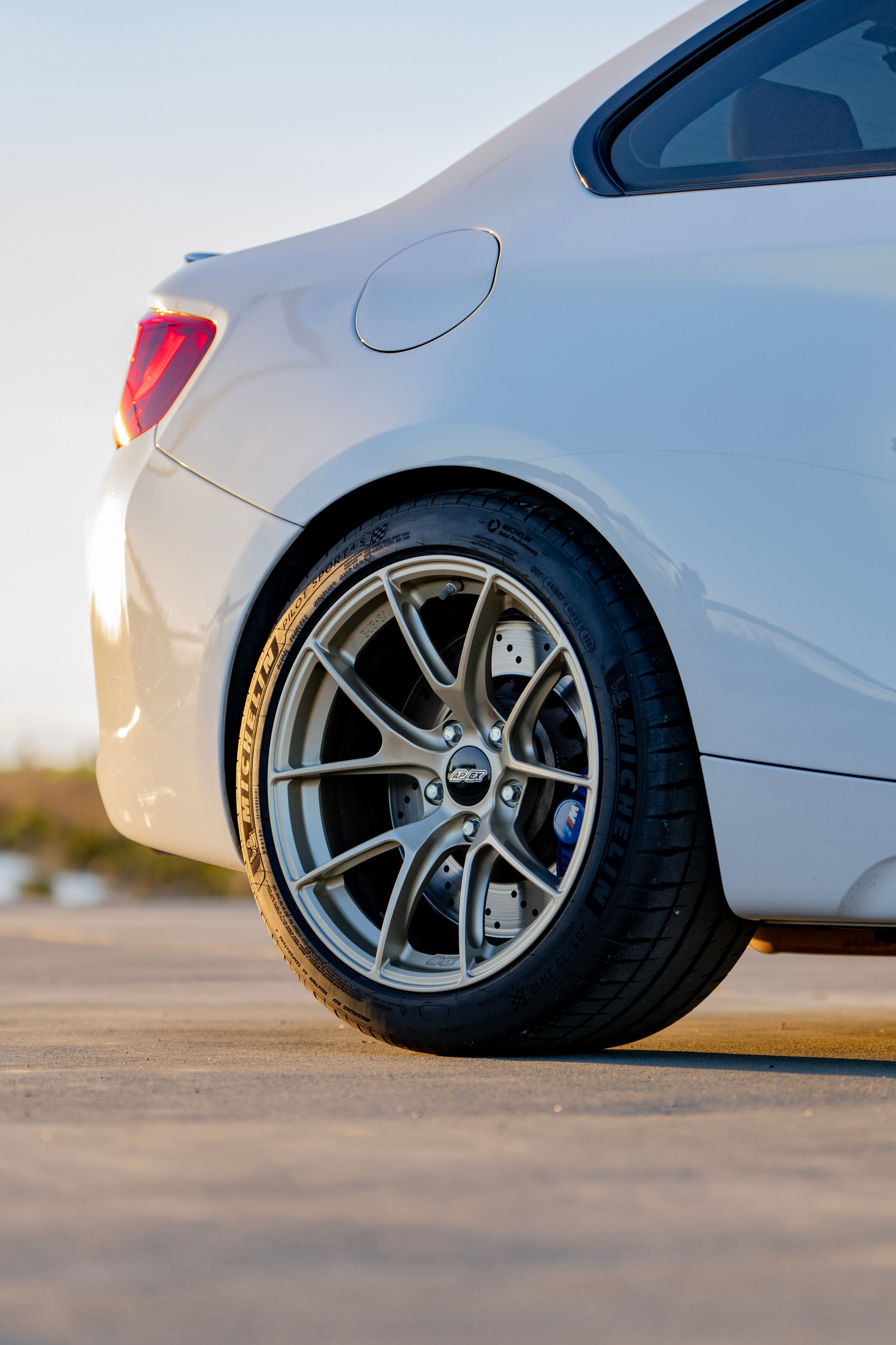 White BMW F87 M2 with 18" VS-5RS Apex wheels in Motorsport Gold