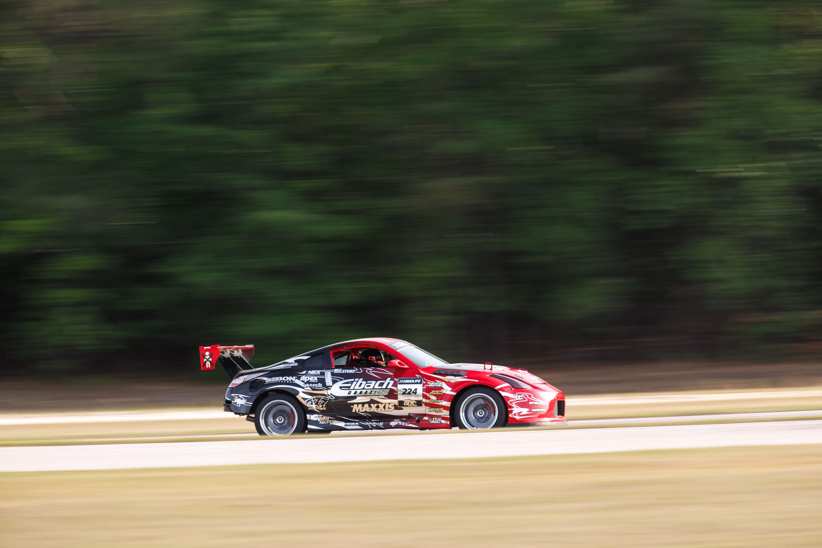 Race Livery Nissan 350Z with 18" VS-5RS Apex wheels in Custom Finish