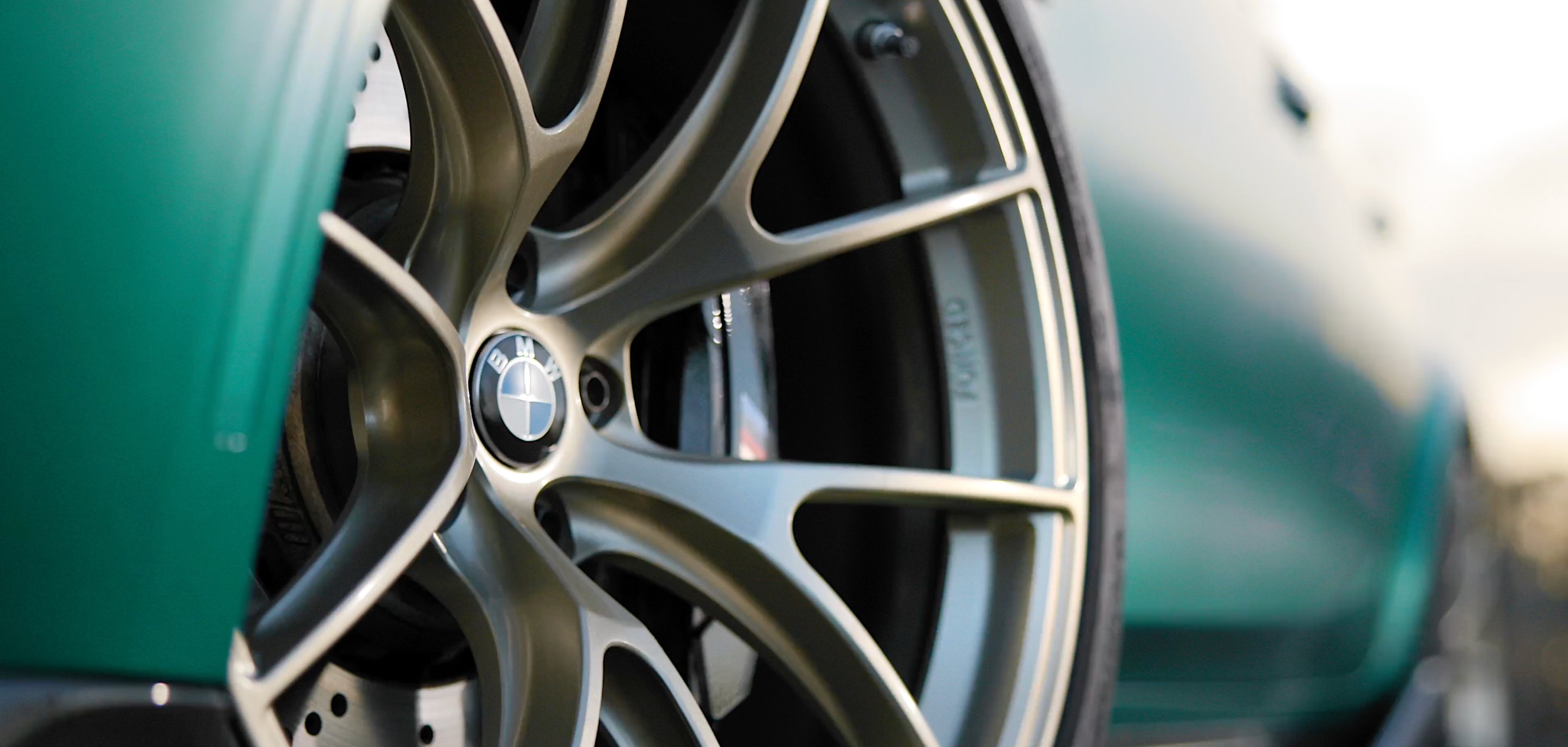 Green BMW G80 M3 with 20" VS-5RS Apex wheels in Motorsport Gold