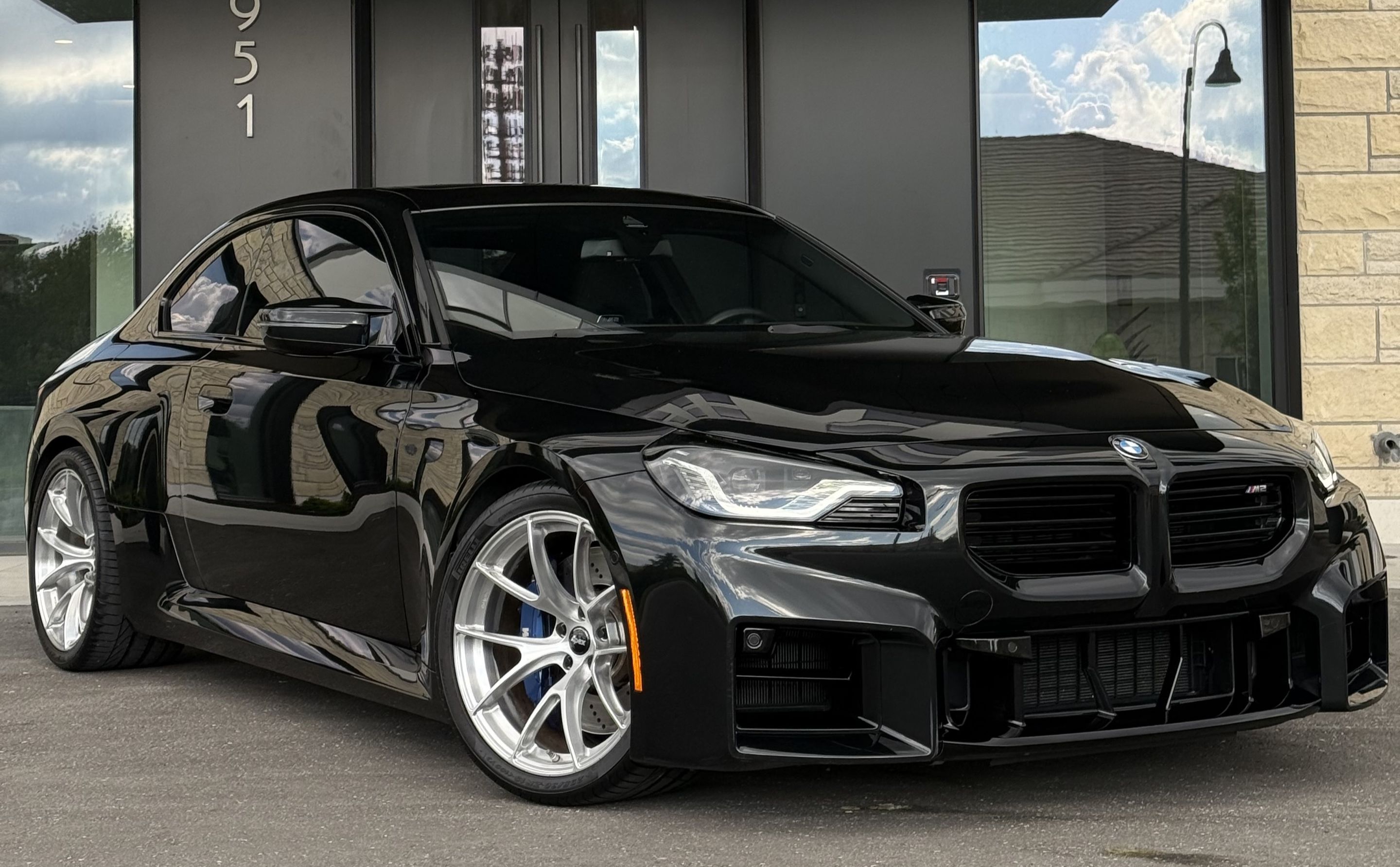 Black BMW G87 M2 with 19" VS-5RS Apex wheels in Brushed Clear