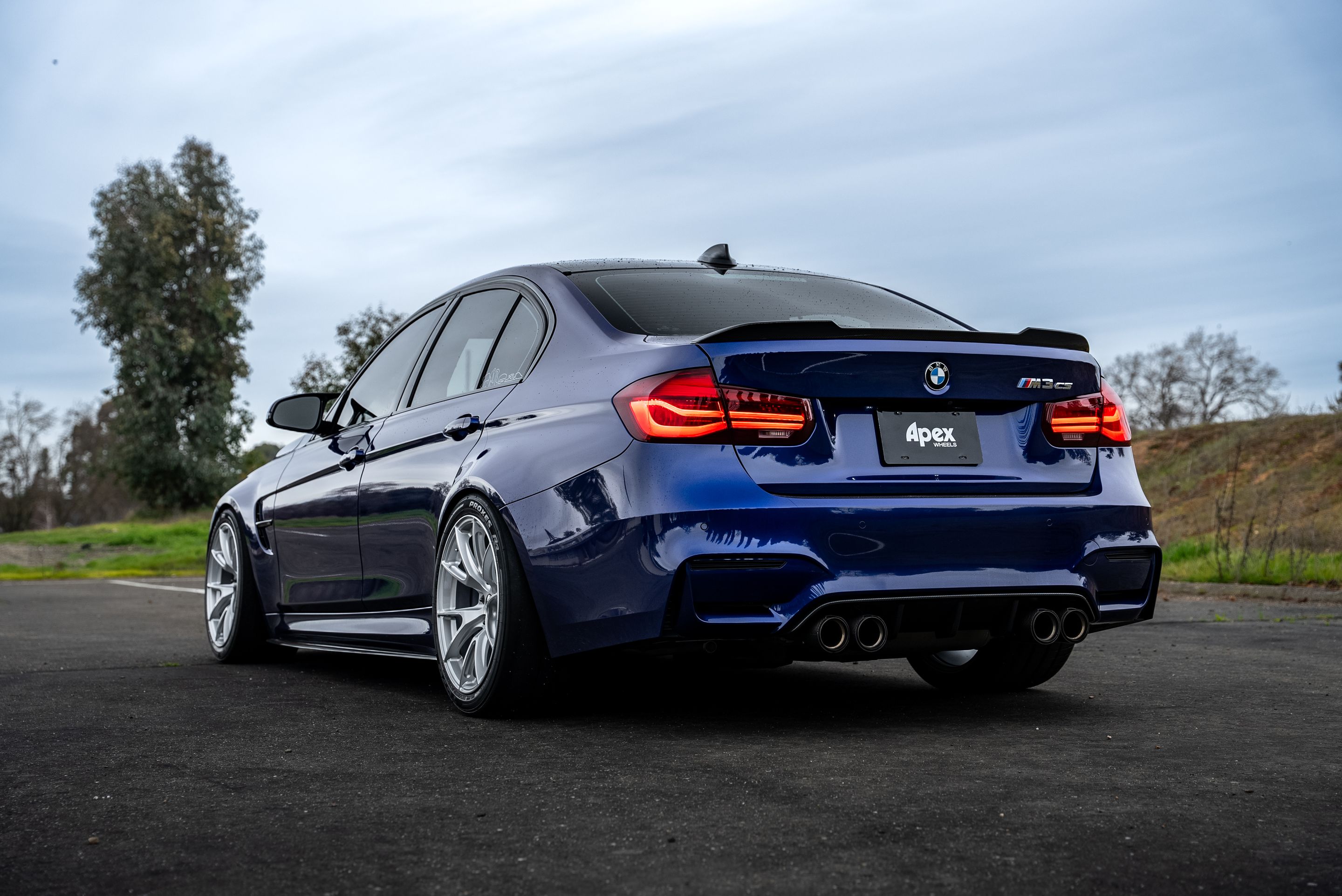 Blue BMW F80 M3 with 18" VS-5 Apex wheels in Race Silver
