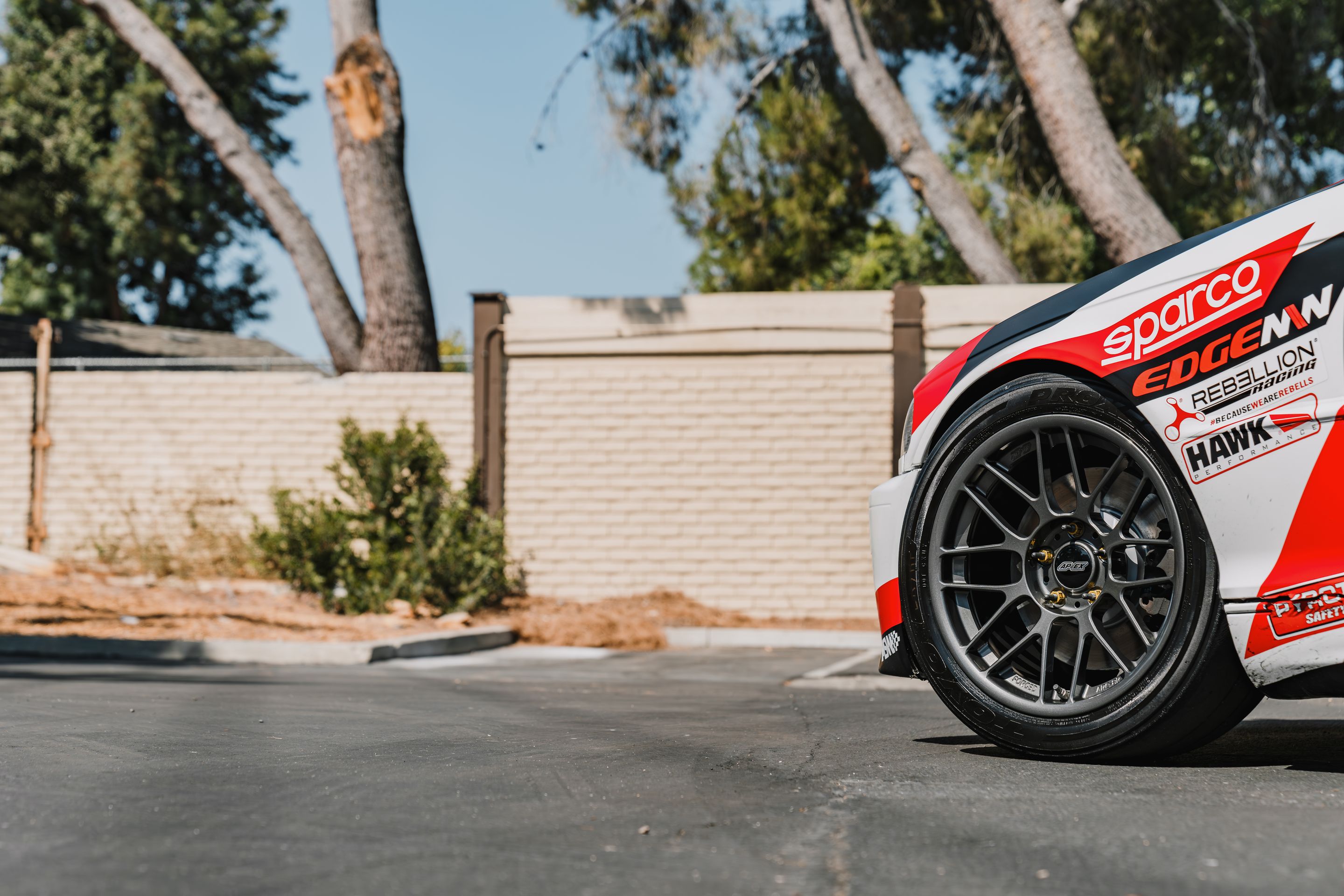 Race Livery BMW E46 3 Series with 17" ARC-8RT Apex wheels in Anthracite