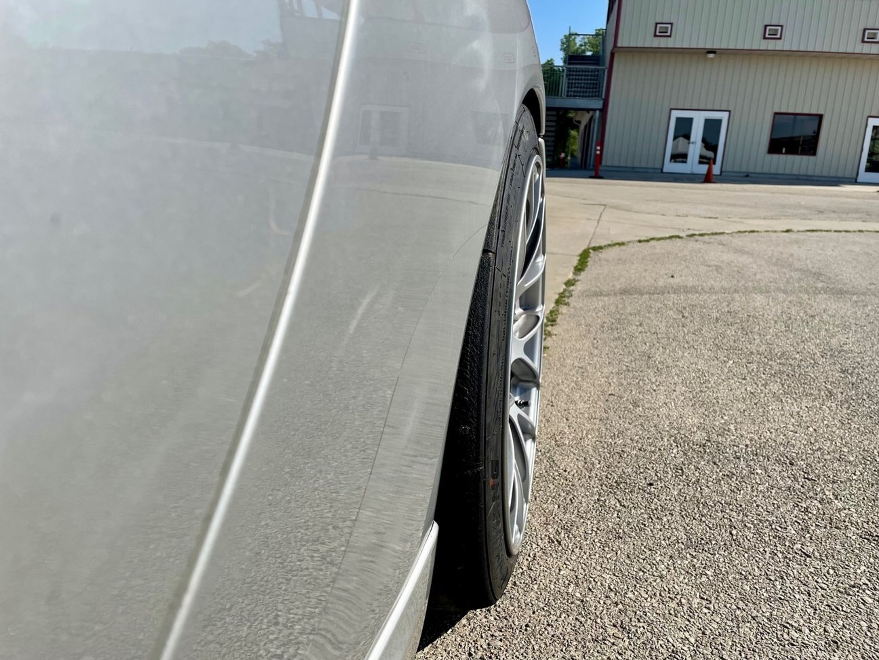 Silver Porsche 911 996 GT3 with 18" EC-7RS Apex wheels in Race Silver