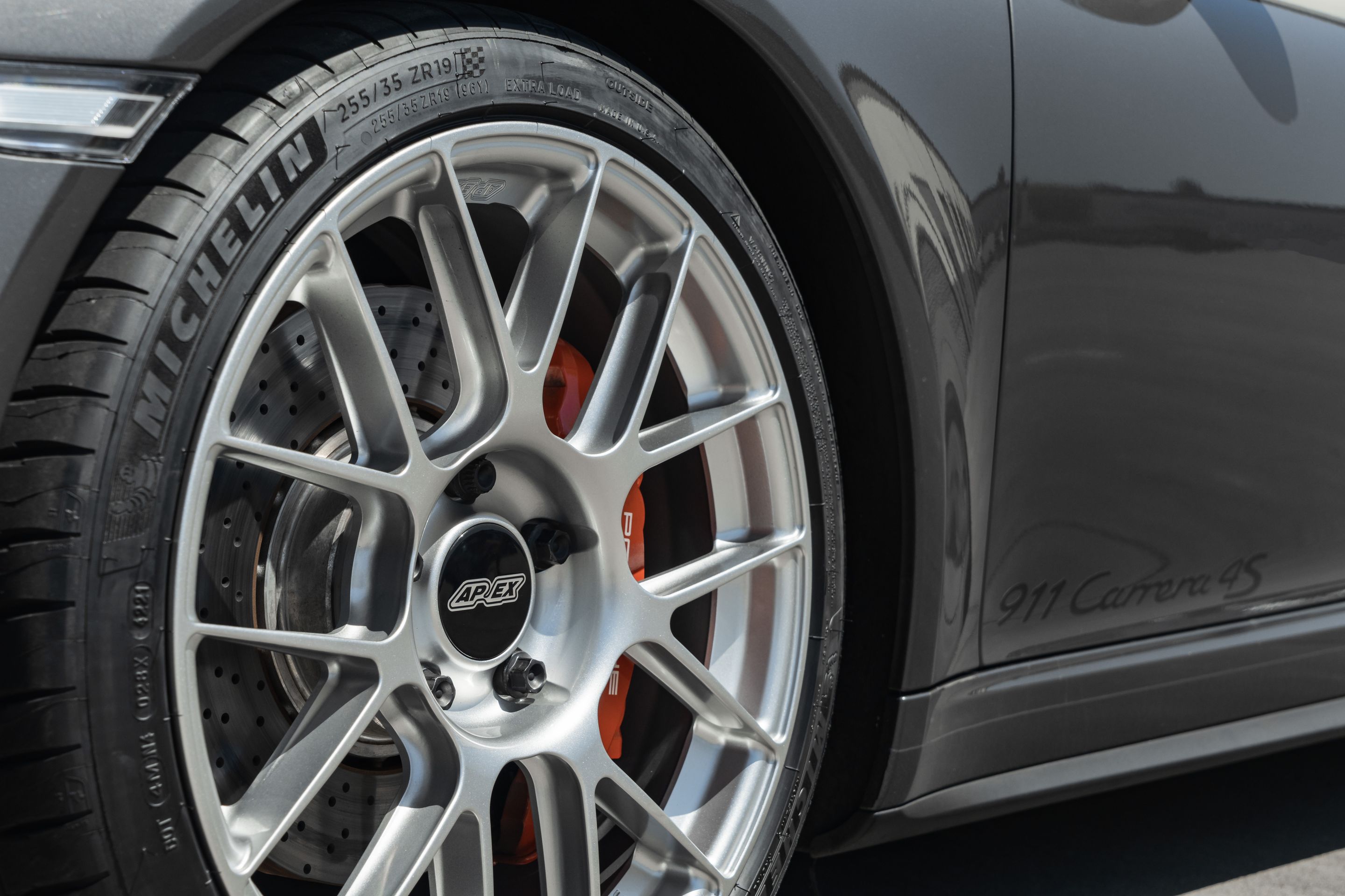 Grey Porsche 911 991.2 Carrera 4S with 19" EC-7RS Apex wheels in Race Silver