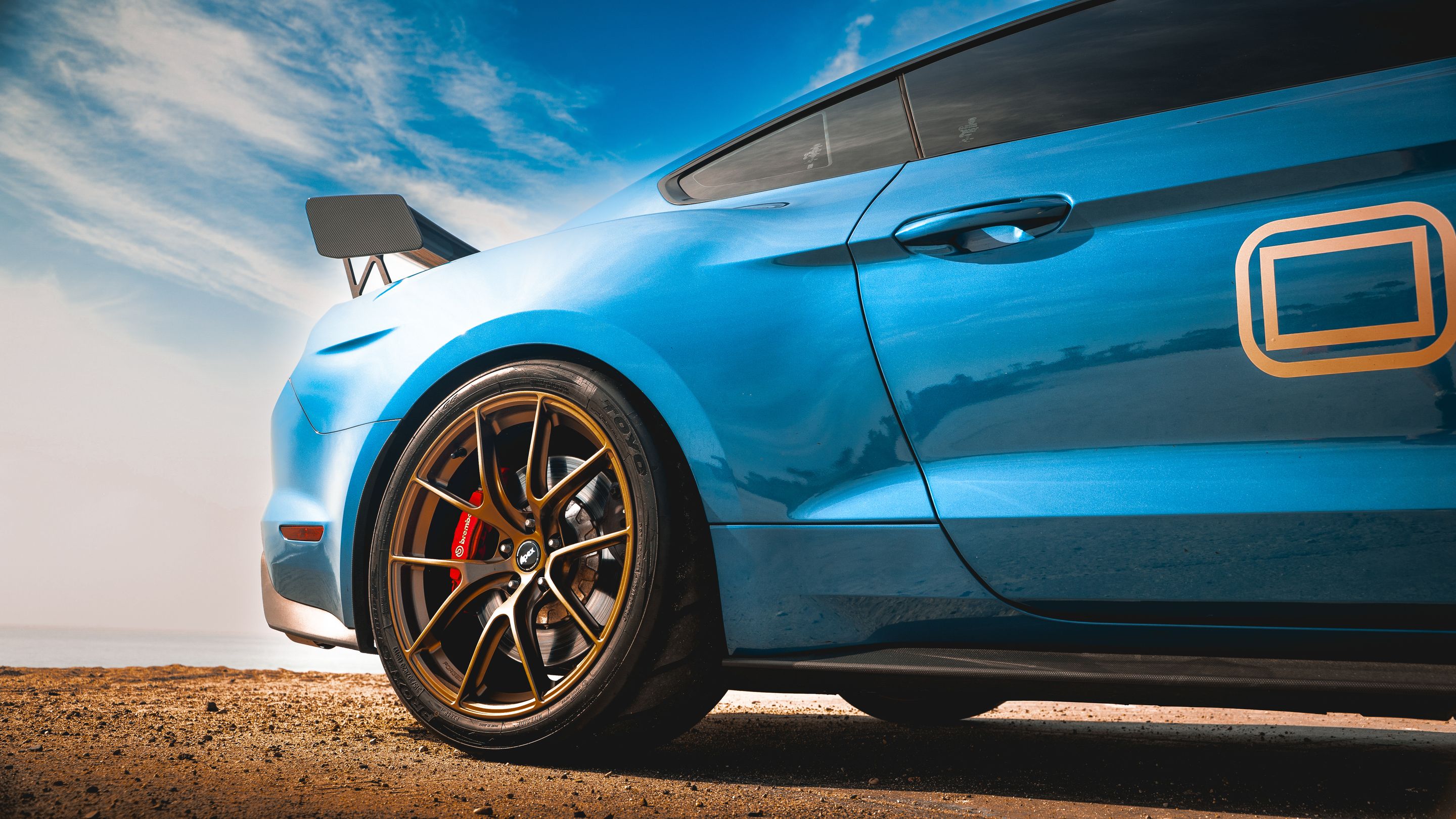 Blue Ford S550 Mustang GT500 with 20" VS-5RS Apex wheels in Satin Bronze