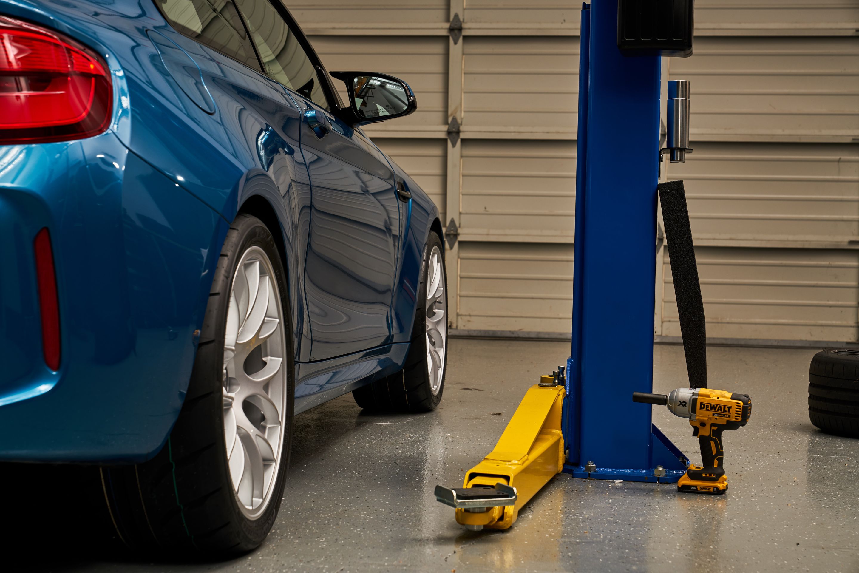 Blue BMW F87 M2 with 19" EC-7 Apex wheels in Race Silver