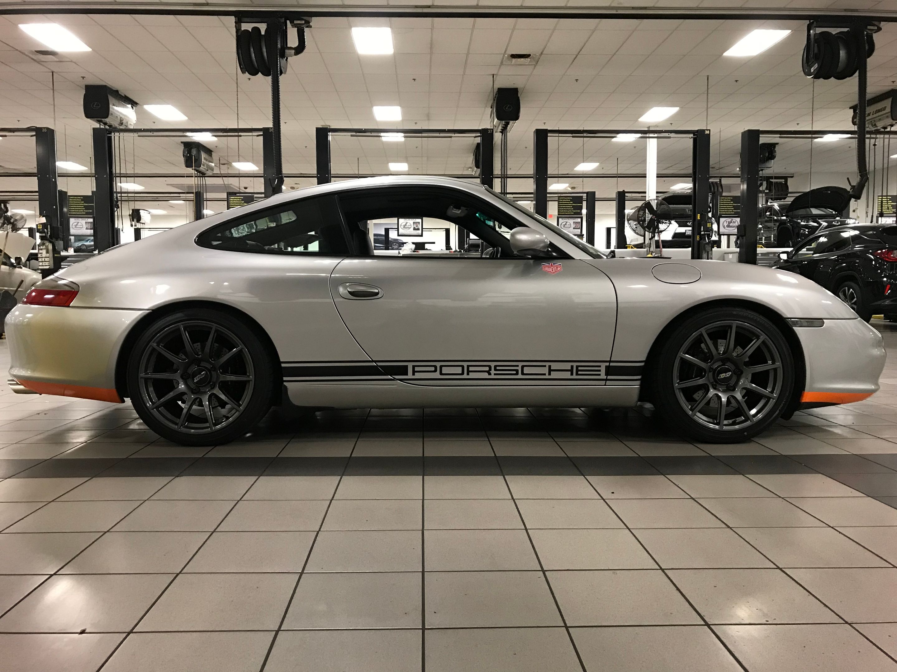 Silver Porsche 911 996 Carrera with 18" SM-10 Apex wheels in Anthracite