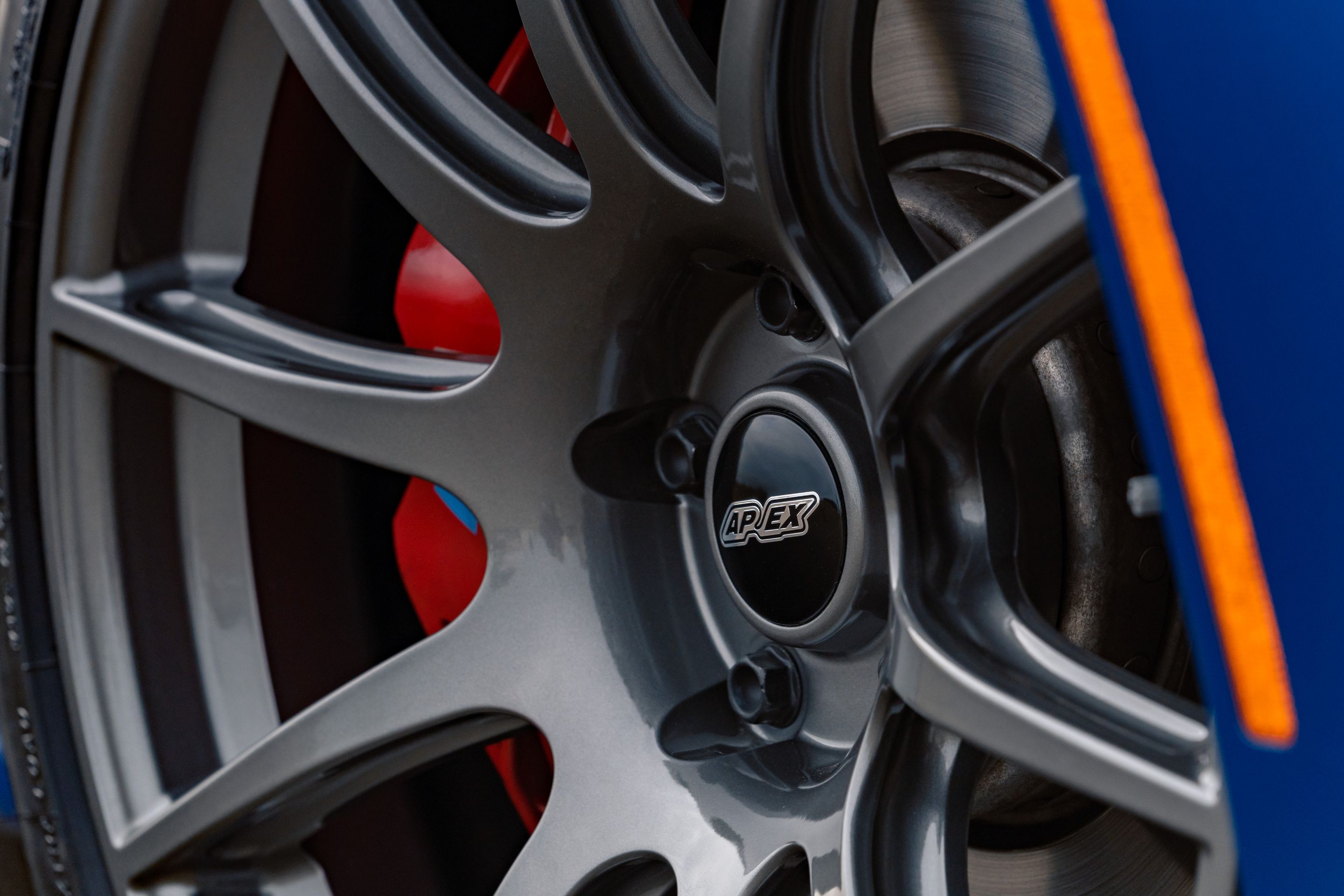 Blue BMW G20 Sedan 3 Series with 19" SM-10 Apex wheels in Anthracite