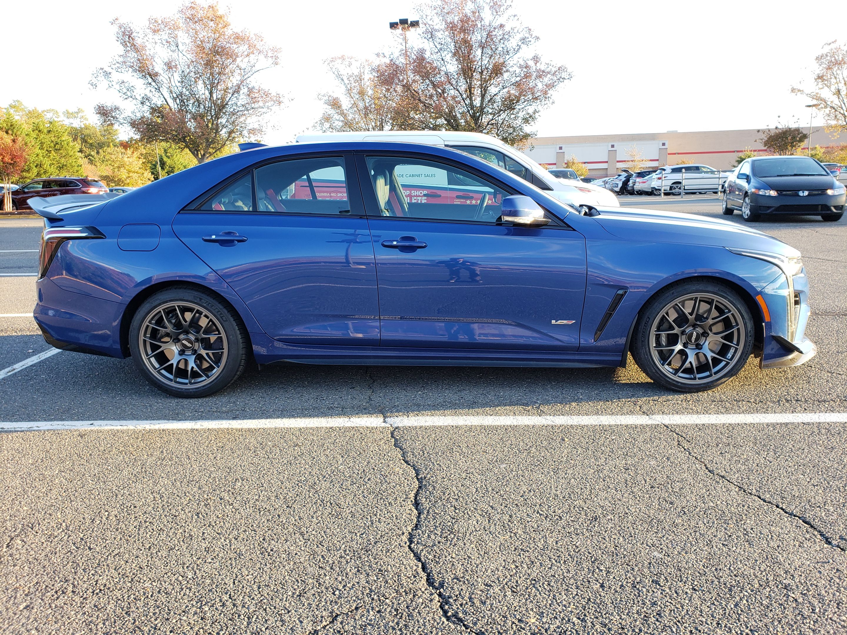 Blue Cadillac CT4-V Blackwing with 18" EC-7 Apex wheels in Anthracite