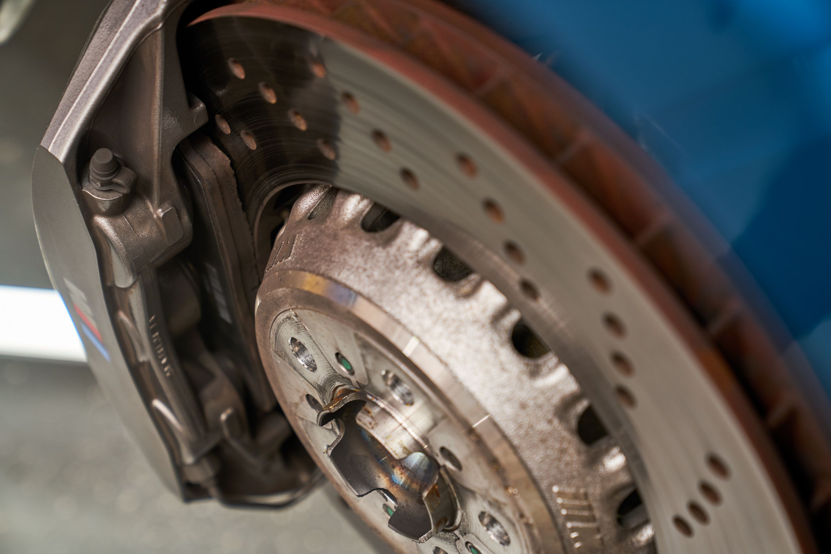 Blue BMW F87 M2 with 19" EC-7 Apex wheels in Race Silver