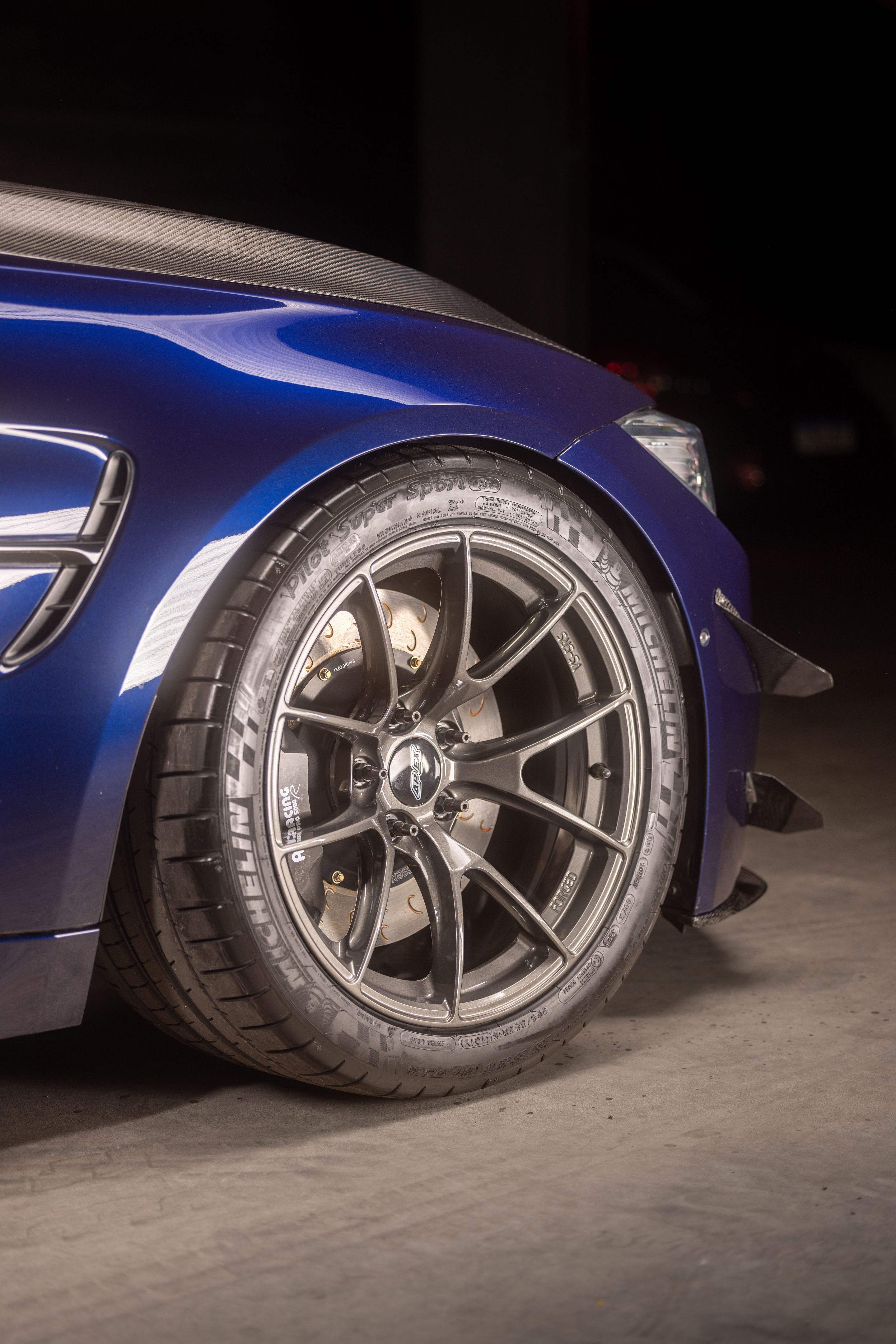 Blue BMW F80 M3 with 18" VS-5RS Apex wheels in Anthracite