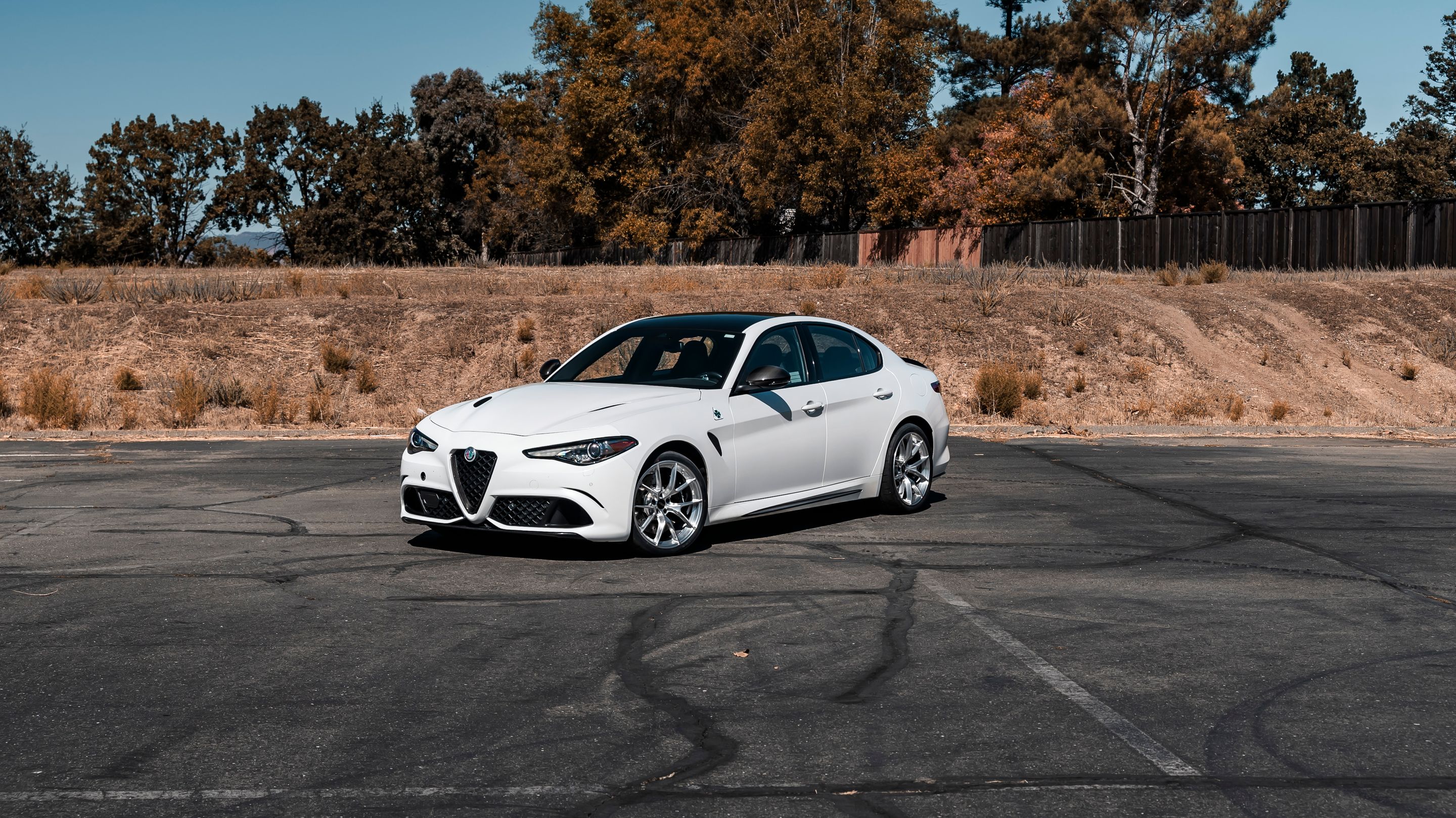 White Alfa Romeo Giulia Quadrifoglio with 19" VS-5RS Apex wheels in Brushed Clear