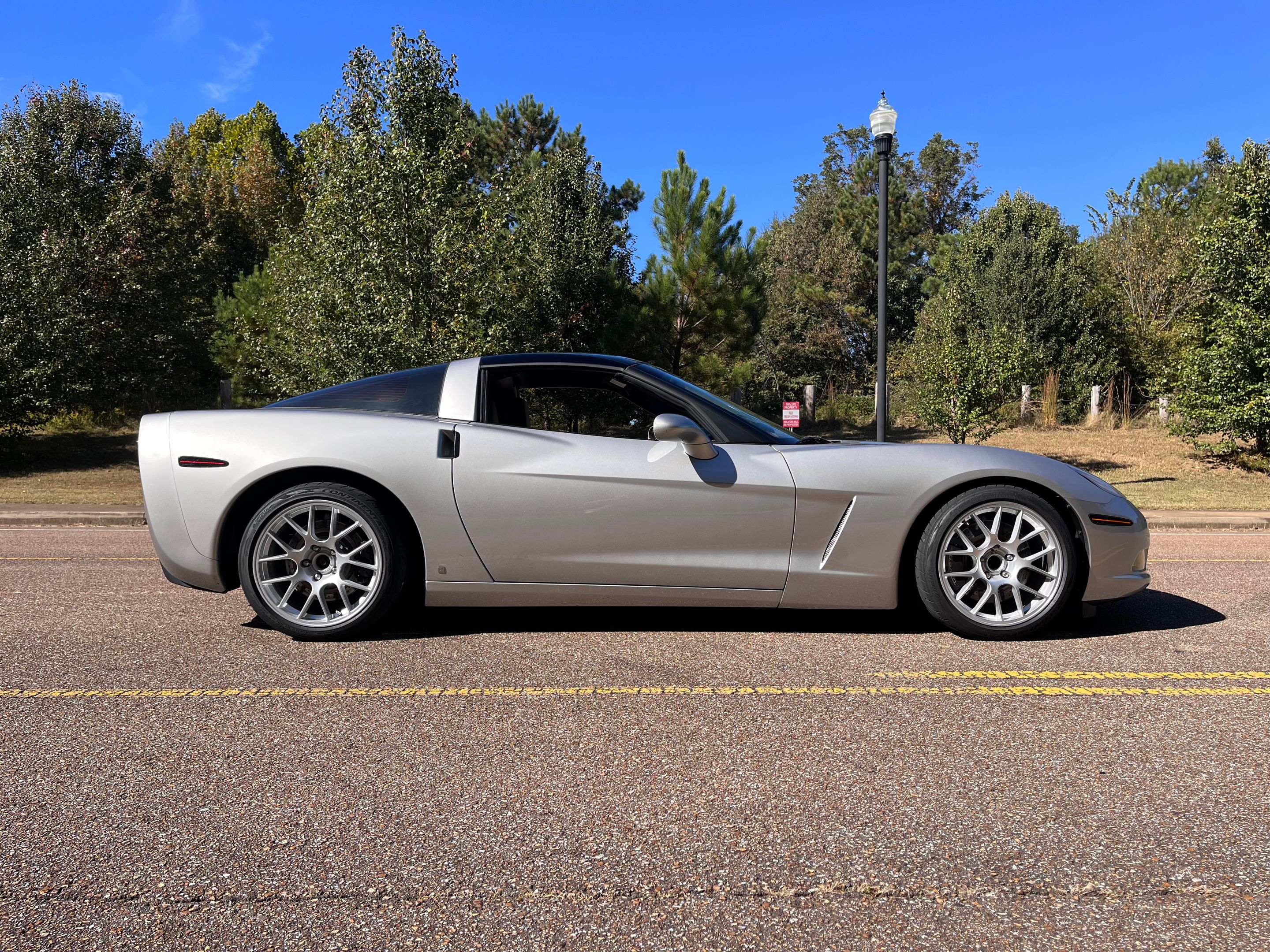Silver Chevrolet C6 Corvette Base/Z51 with 18" EC-7 Apex wheels in Race Silver
