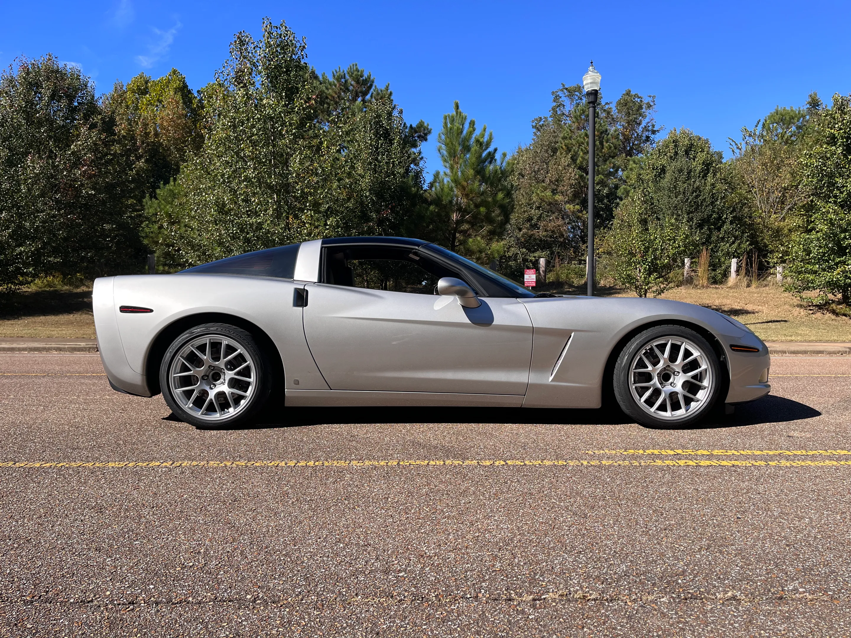 Silver Chevrolet C6 Corvette Base/Z51 with 18" EC-7 Apex wheels in Race Silver