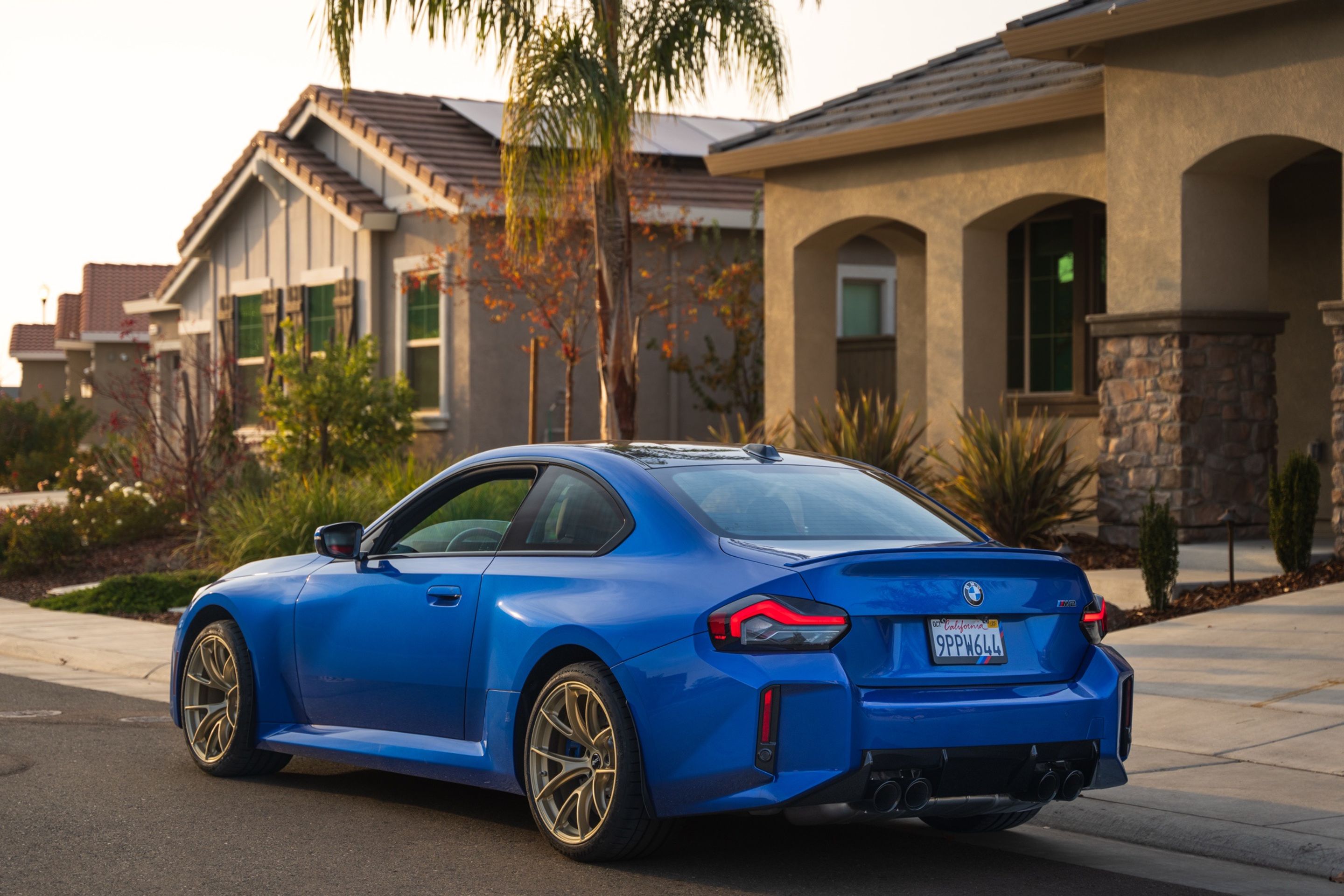 Blue BMW G87 M2 with 19" VS-5RS Apex wheels in Motorsport Gold