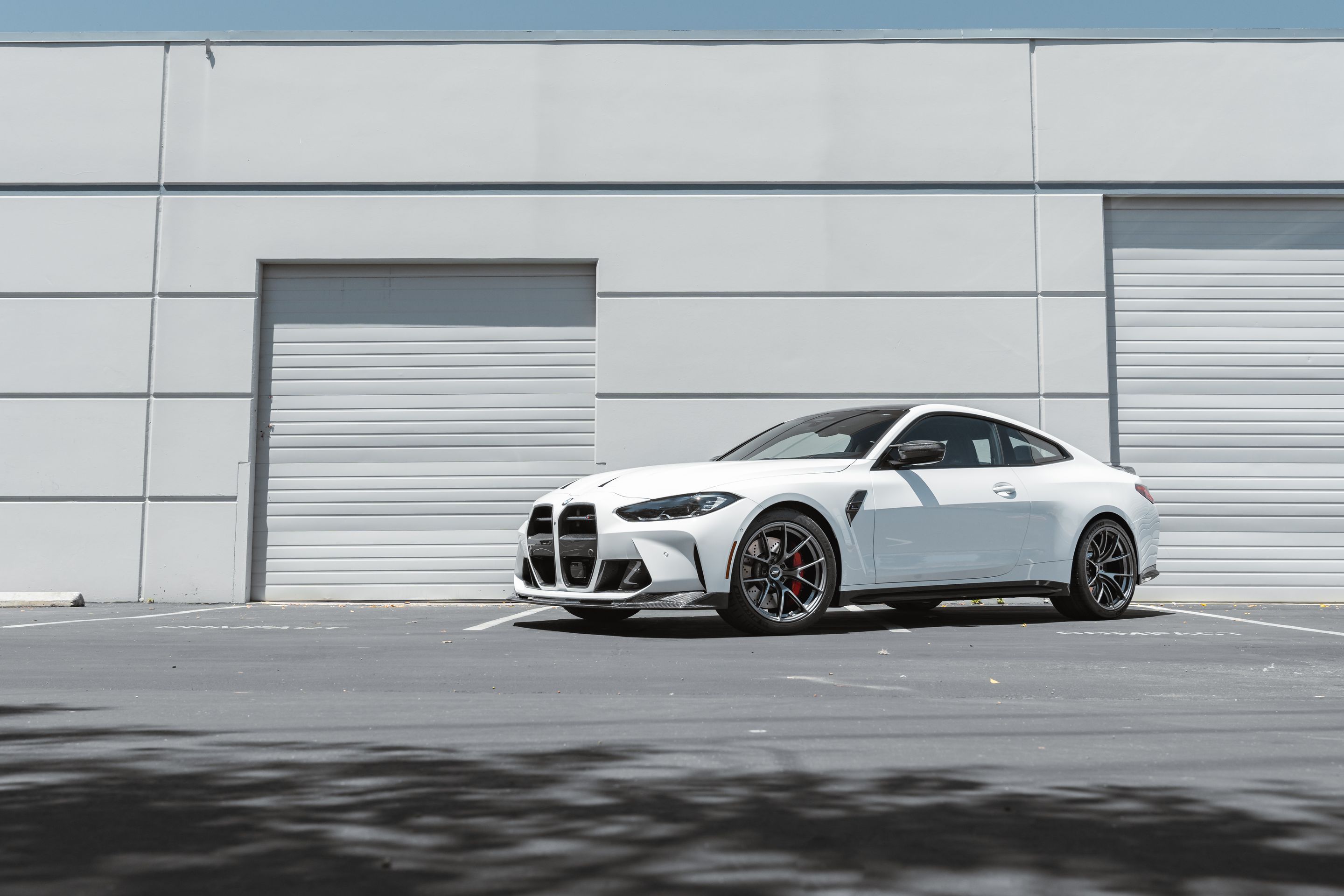 White BMW G82 Coupe M4 with 19"/20" VS-5RS Apex wheels in Anthracite