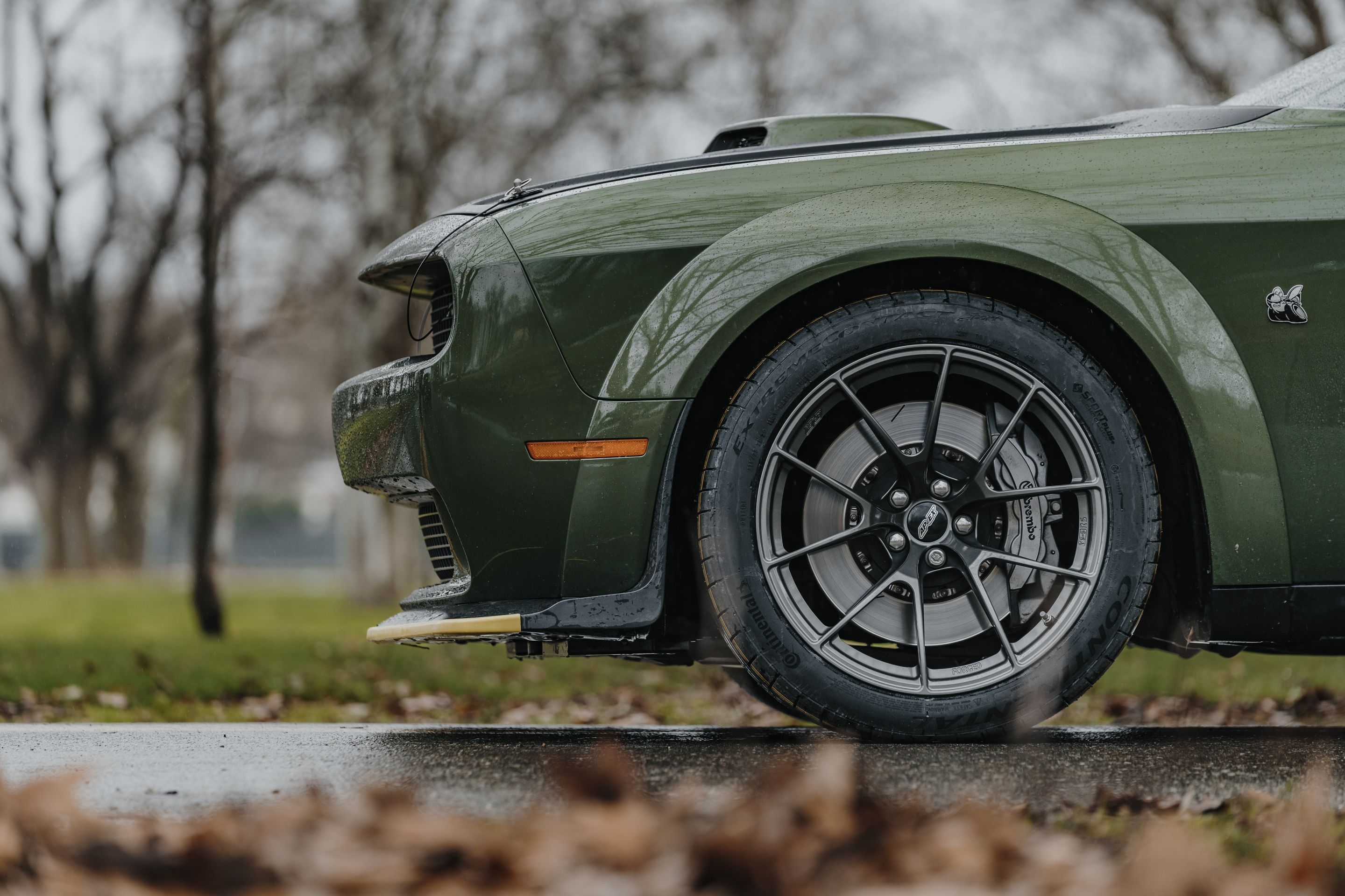 Green Dodge Challenger R/T Scat Pack Widebody with 20" VS-5RS Apex wheels in Anthracite