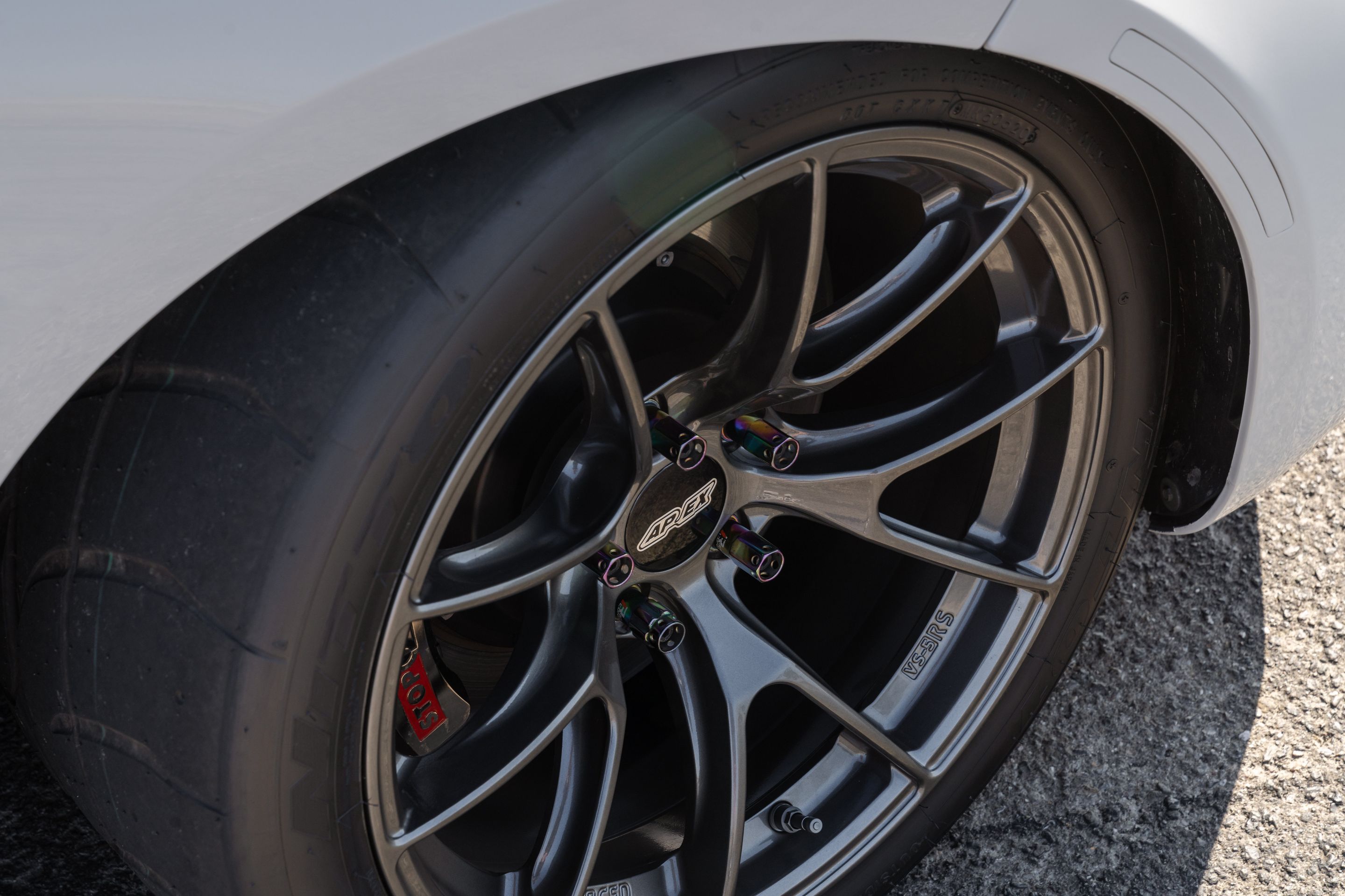 White BMW F87 M2 with 18" VS-5RS Apex wheels in Anthracite