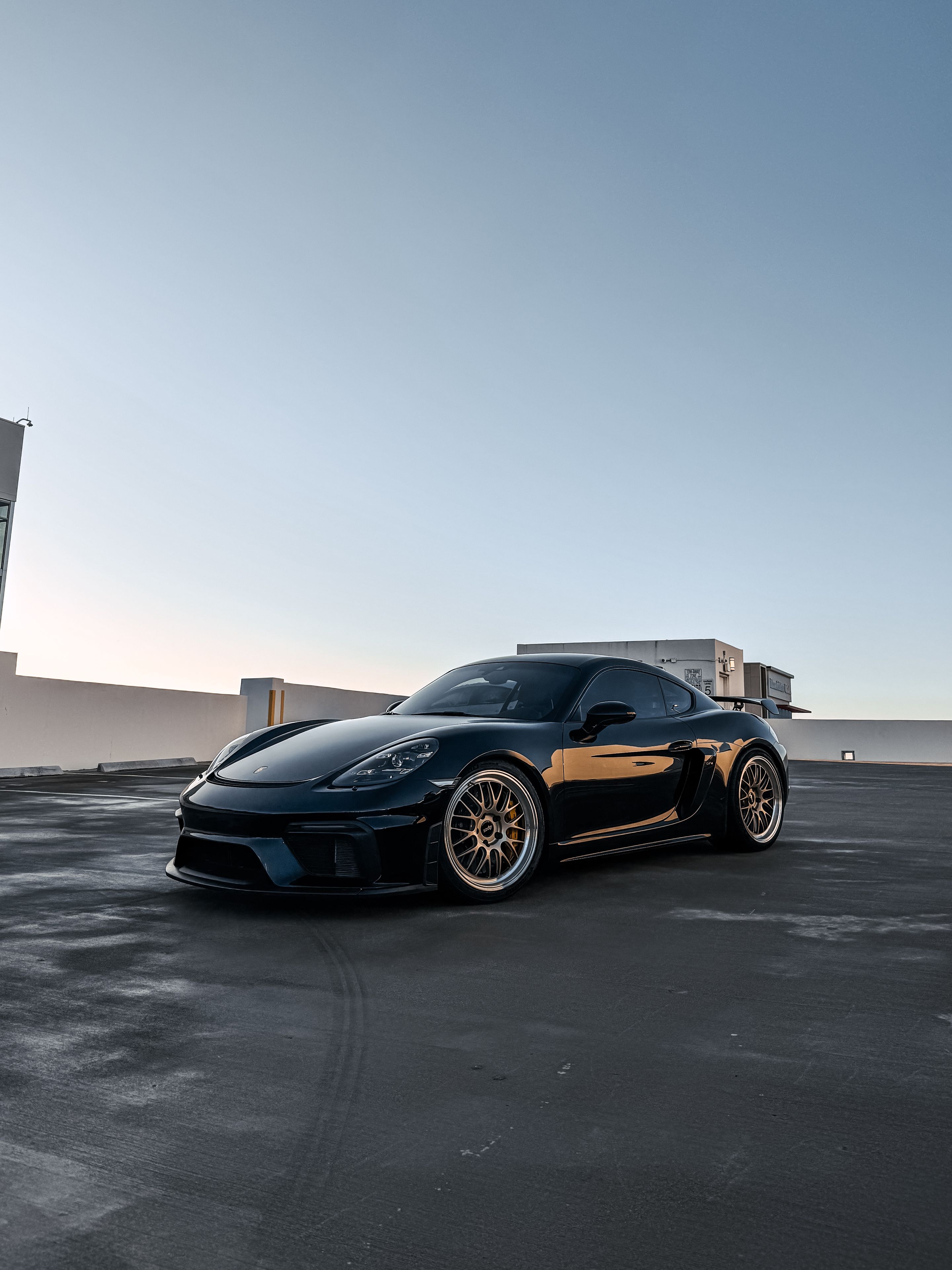 Black Porsche 718 Cayman GT4 with 20" ML-10RT Apex wheels in Machined Lip Gloss Motorsport Gold