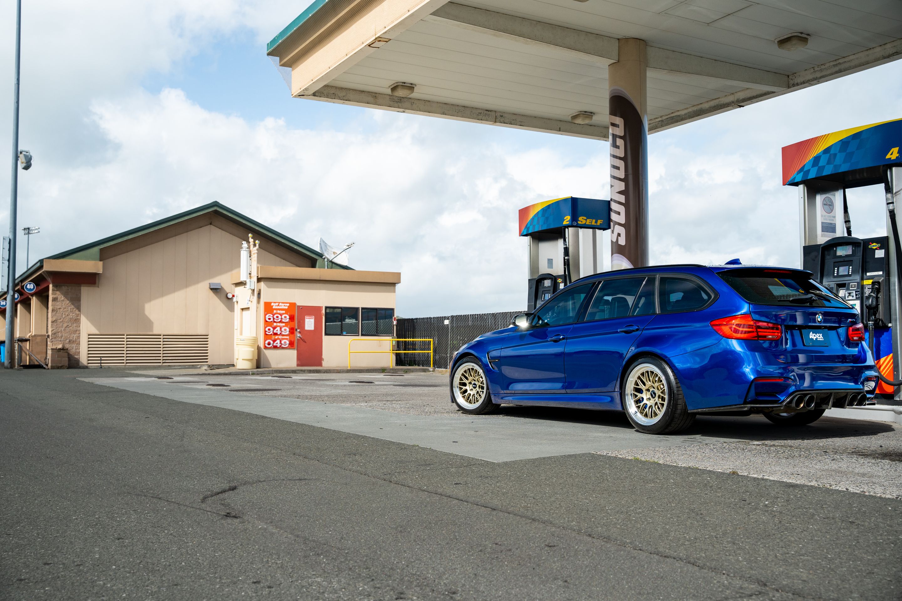 Blue BMW F80 M3 with 18" ML-10RT Apex wheels in Machined Lip Gloss Motorsport Gold