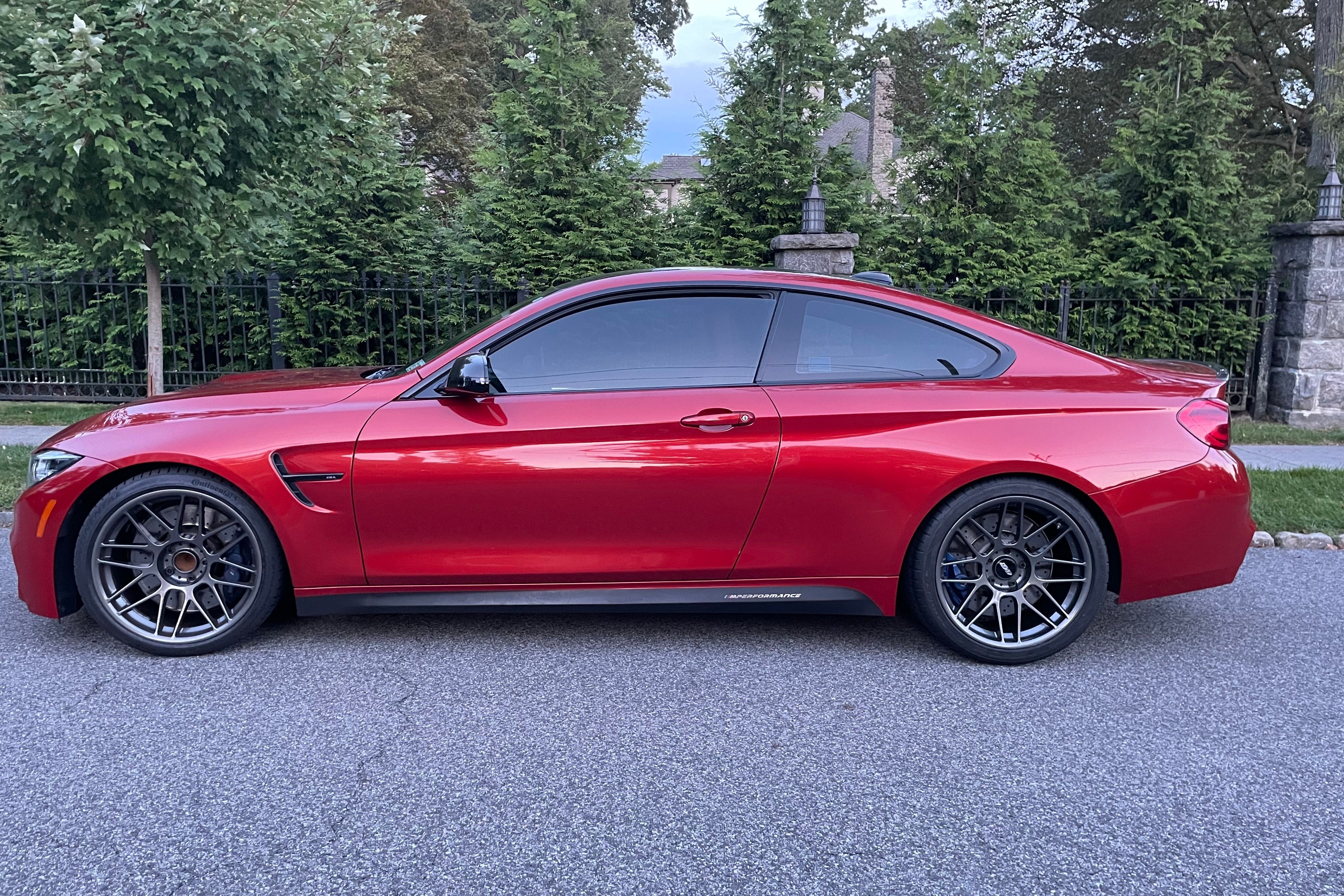 Red BMW M4 - ARC-8 in Anthracite
