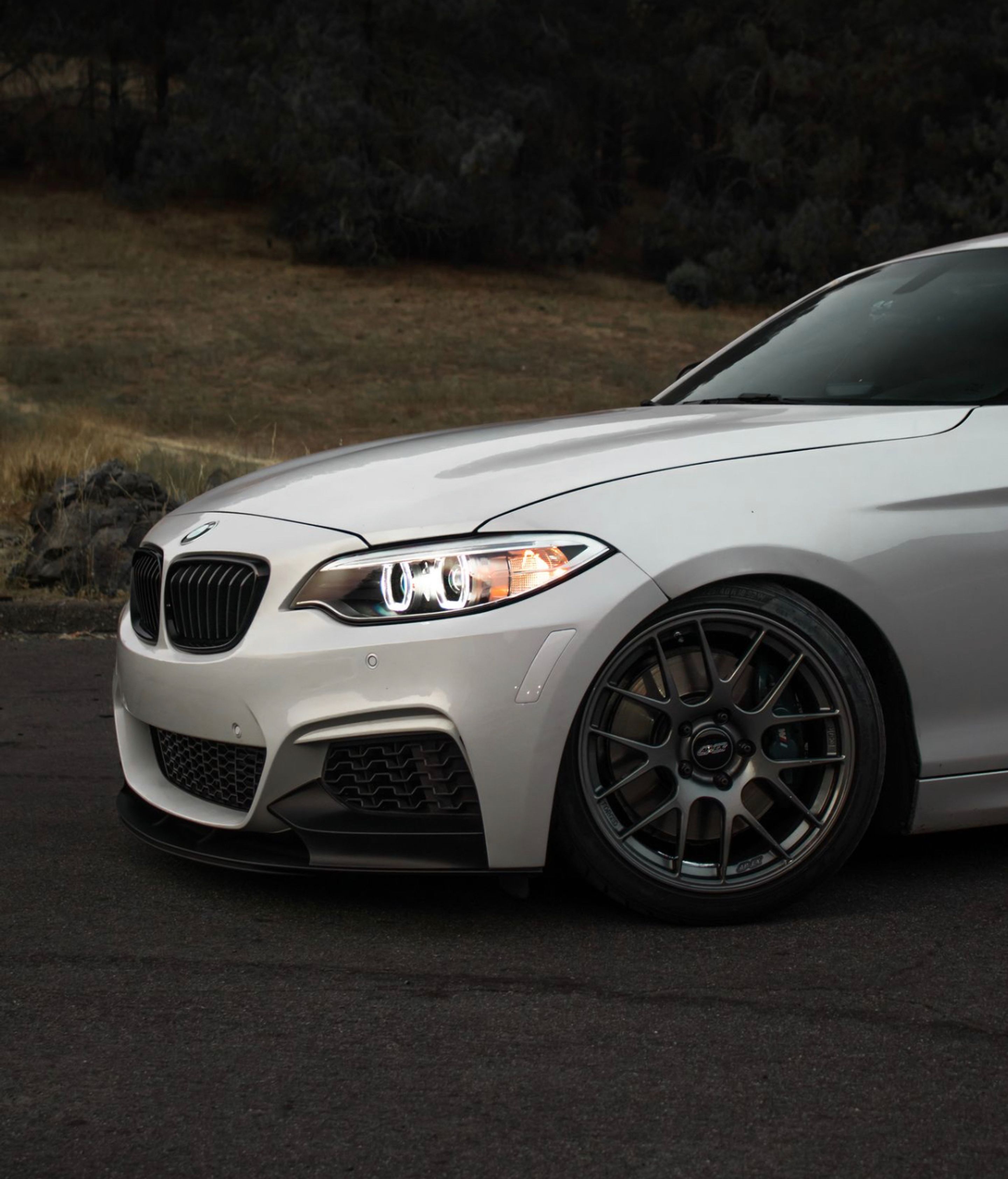 White BMW F22 Coupe 2 Series with 18" EC-7R Apex wheels in Anthracite