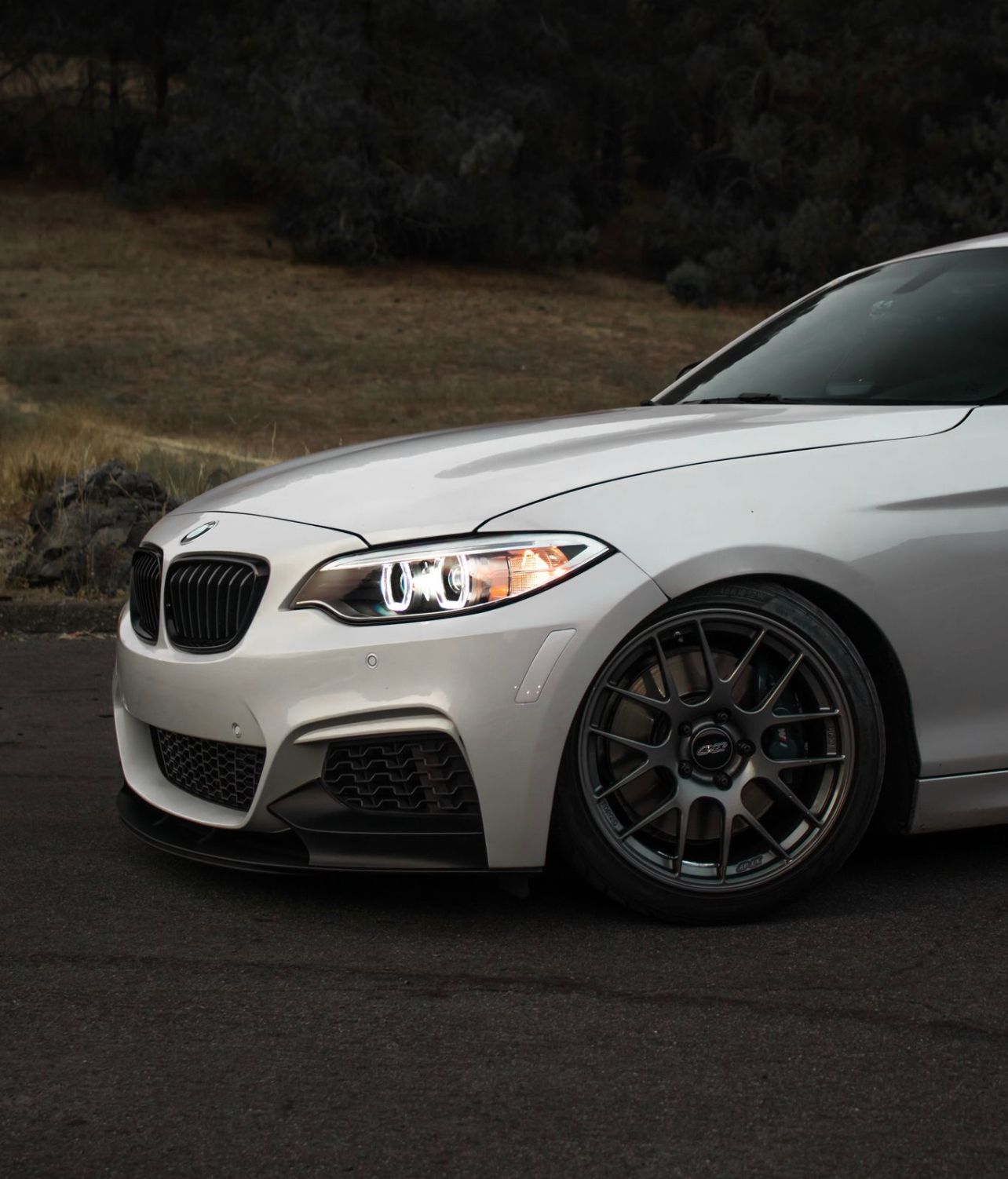 White BMW F22 Coupe 2 Series with 18" EC-7R Apex wheels in Anthracite