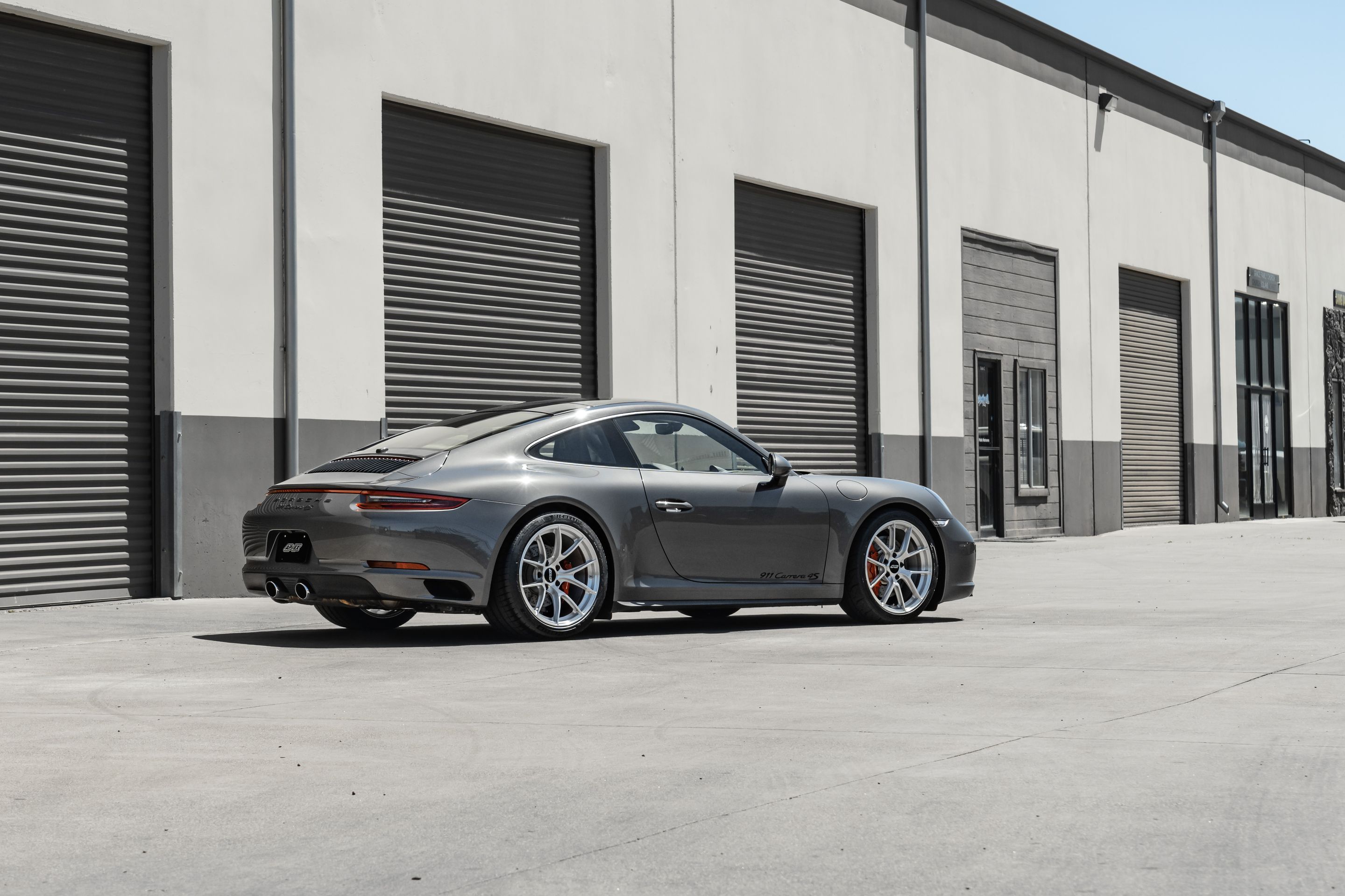 Grey Porsche 911 991.2 Carrera 4S with 19" VS-5RS Apex wheels in Brushed Clear