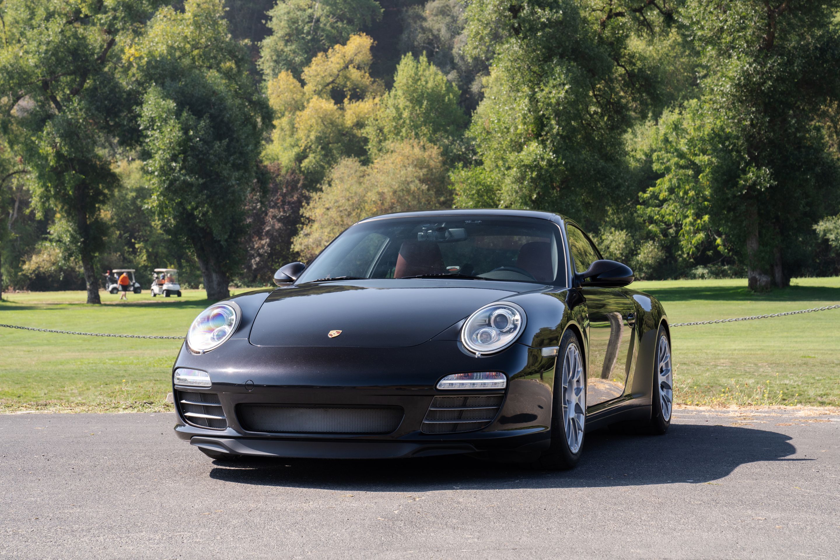 Black Porsche 911 997 Carrera 4S with 18" EC-7RS Apex wheels in Race Silver