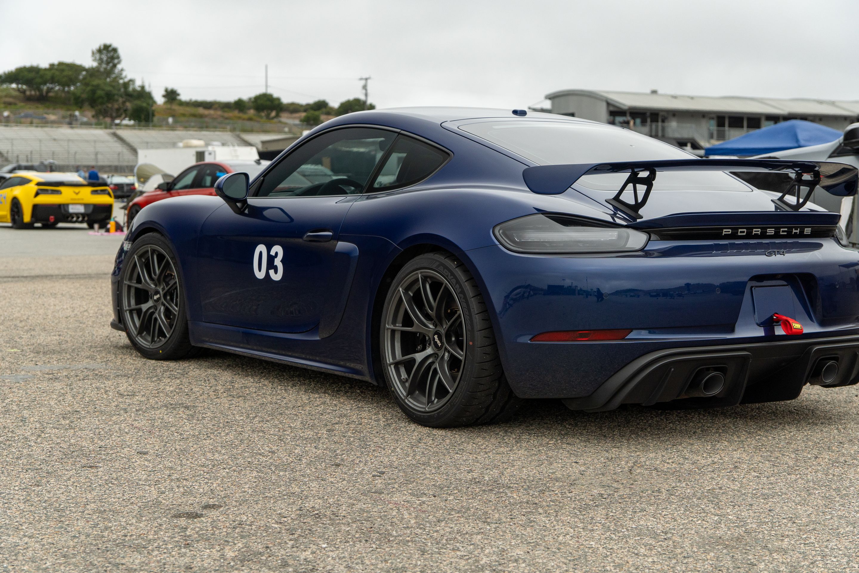 Blue Porsche 718 Cayman GT4 with 19" VS-5RS Apex wheels in Anthracite